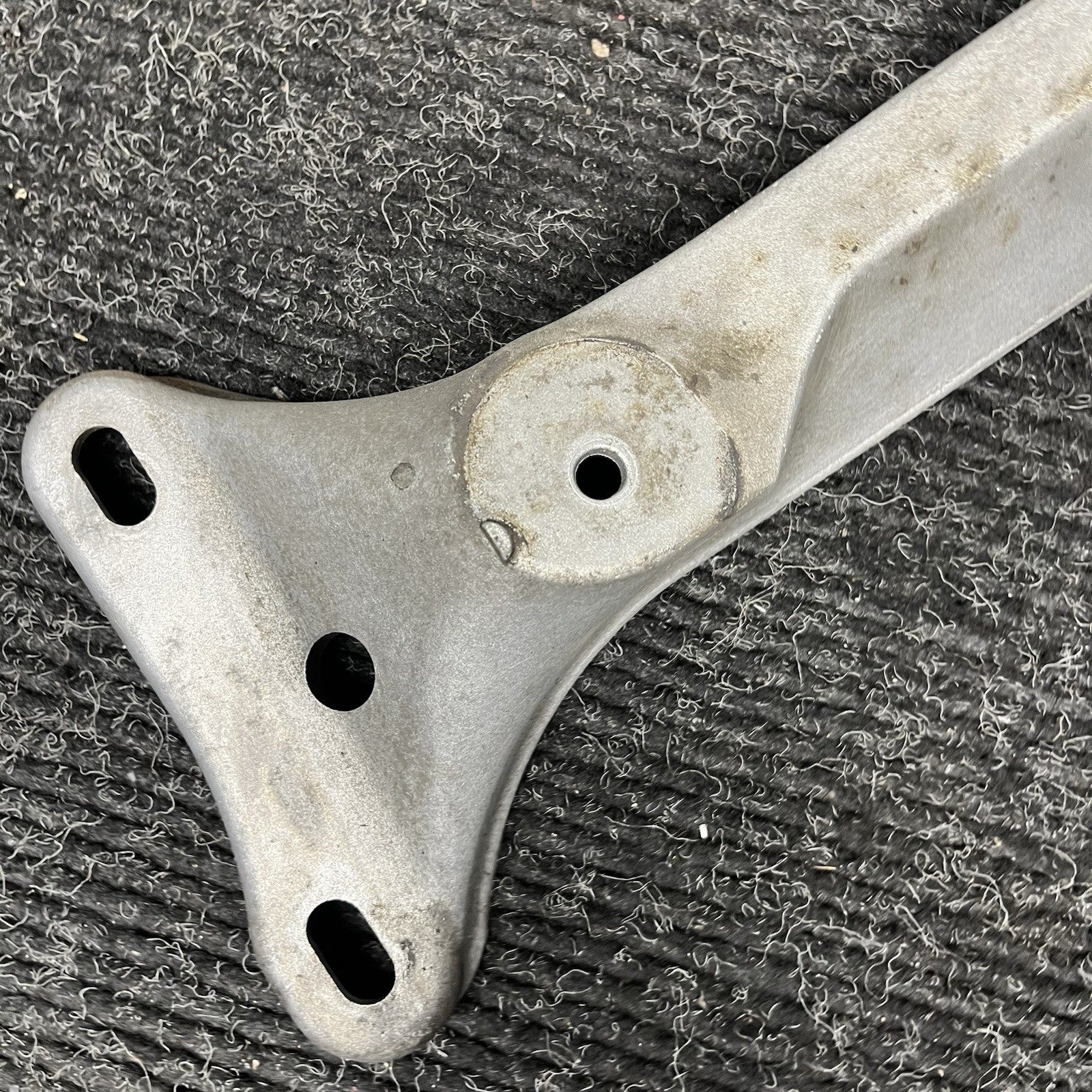 ☑️ 99-03 BMW E46 323i 325i 328i 330i MANUAL GEARBOX TRANSMISSION SUPPORT BRACKET