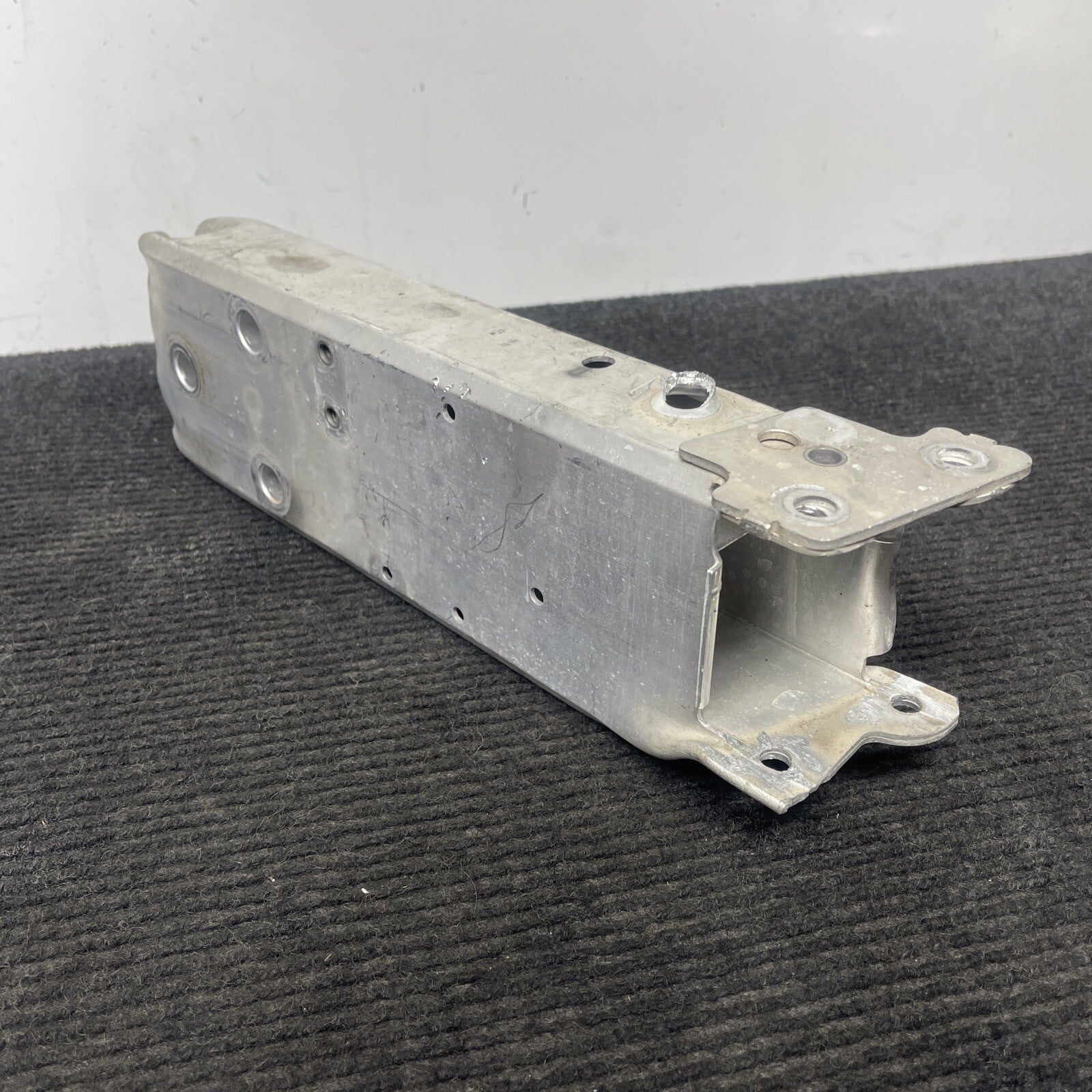 ☑️ 12-20 Bmw F30 F32 Front Right Passenger Bumper Reinforcement Support Bracket