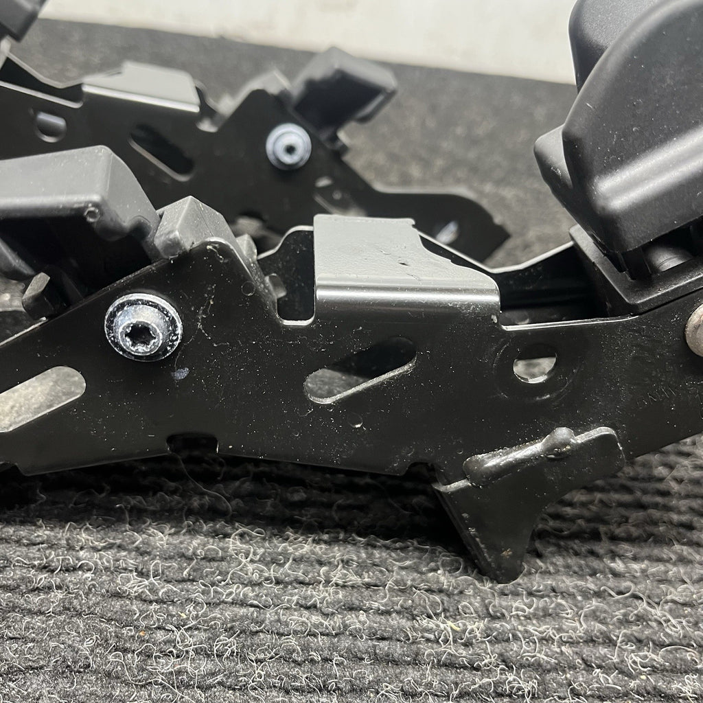 ☑️ 07-13 BMW E93 328i 335i M3 Right Side Convertible Hardtop Bracket Latch OEM