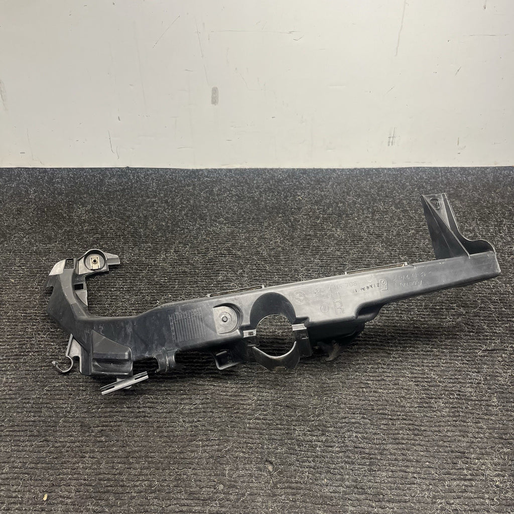 ☑️ 06-08 BMW E90 E91 325 330 335 Front Passenger Headlight Arm Bracket Mount