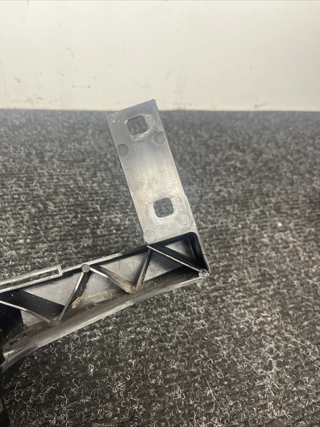 ☑️ 09-11 BMW E90 E91 LCI Front Left Driver Headlight Arm Bracket Mount Plastic