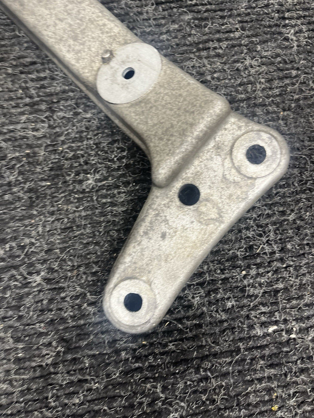 ☑️ 06-13 BMW E92 335i Automatic Transmission Mount Bracket Support OEM