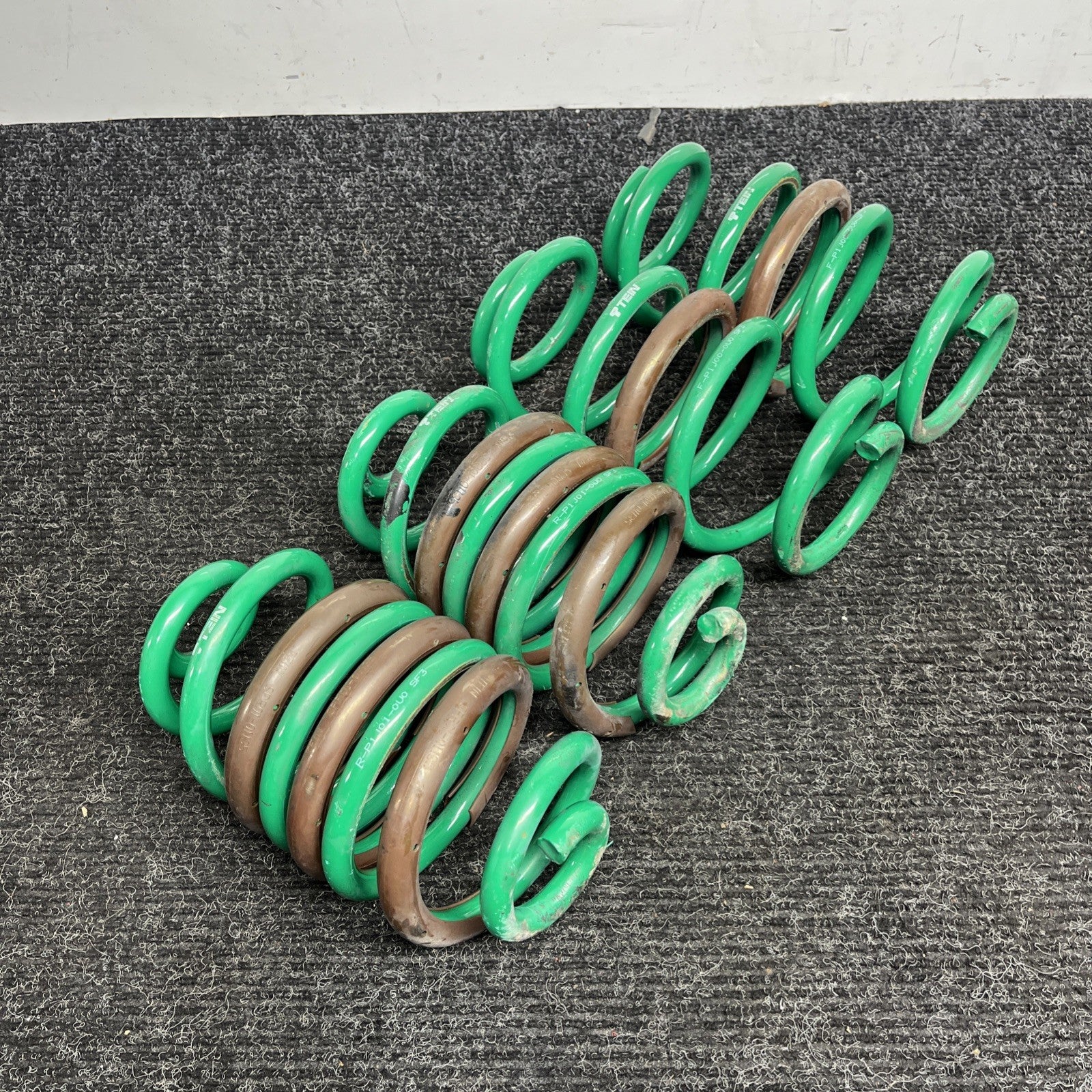 ☑️ 04 Audi S4 Tein Spring Coils SPR01-01135 R-P1 J01-0U0 TJ4