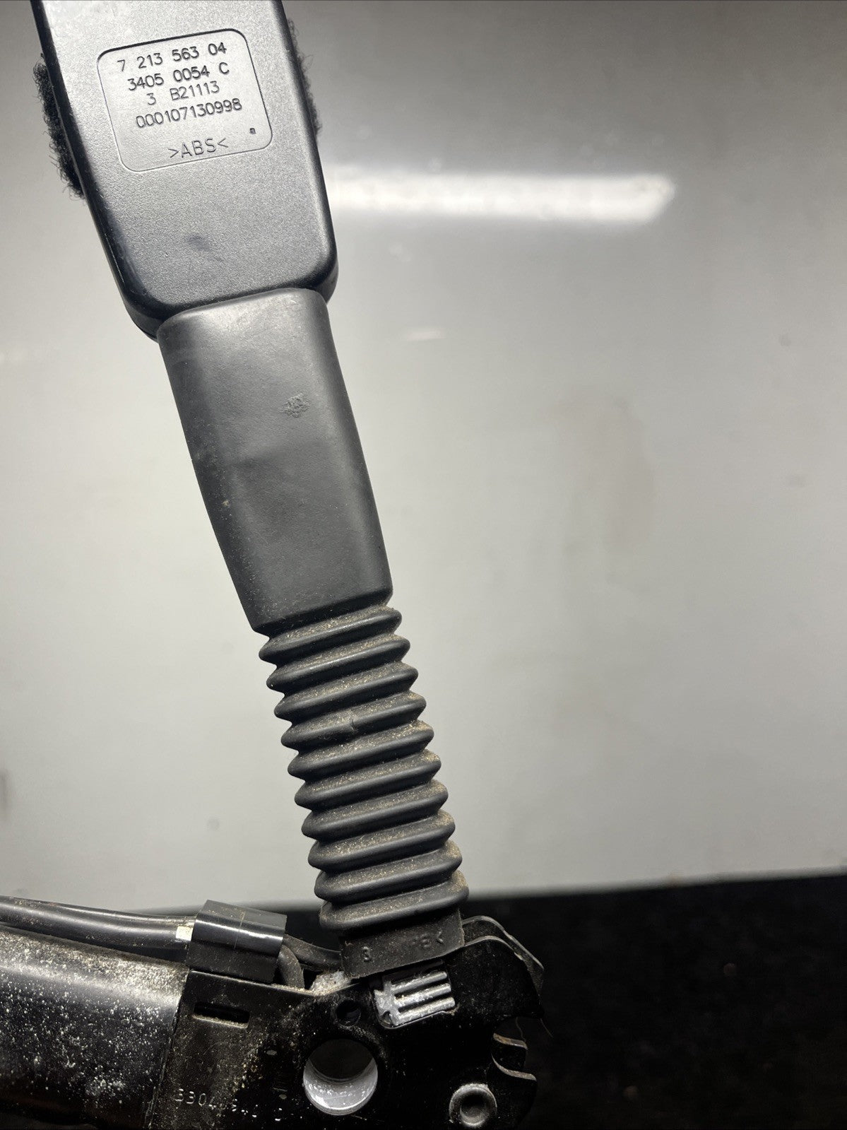 ☑️06-12 BMW 335i 325i 328i LH Left FRONT SeatBelt Tensioner Buckle OEM 721356304