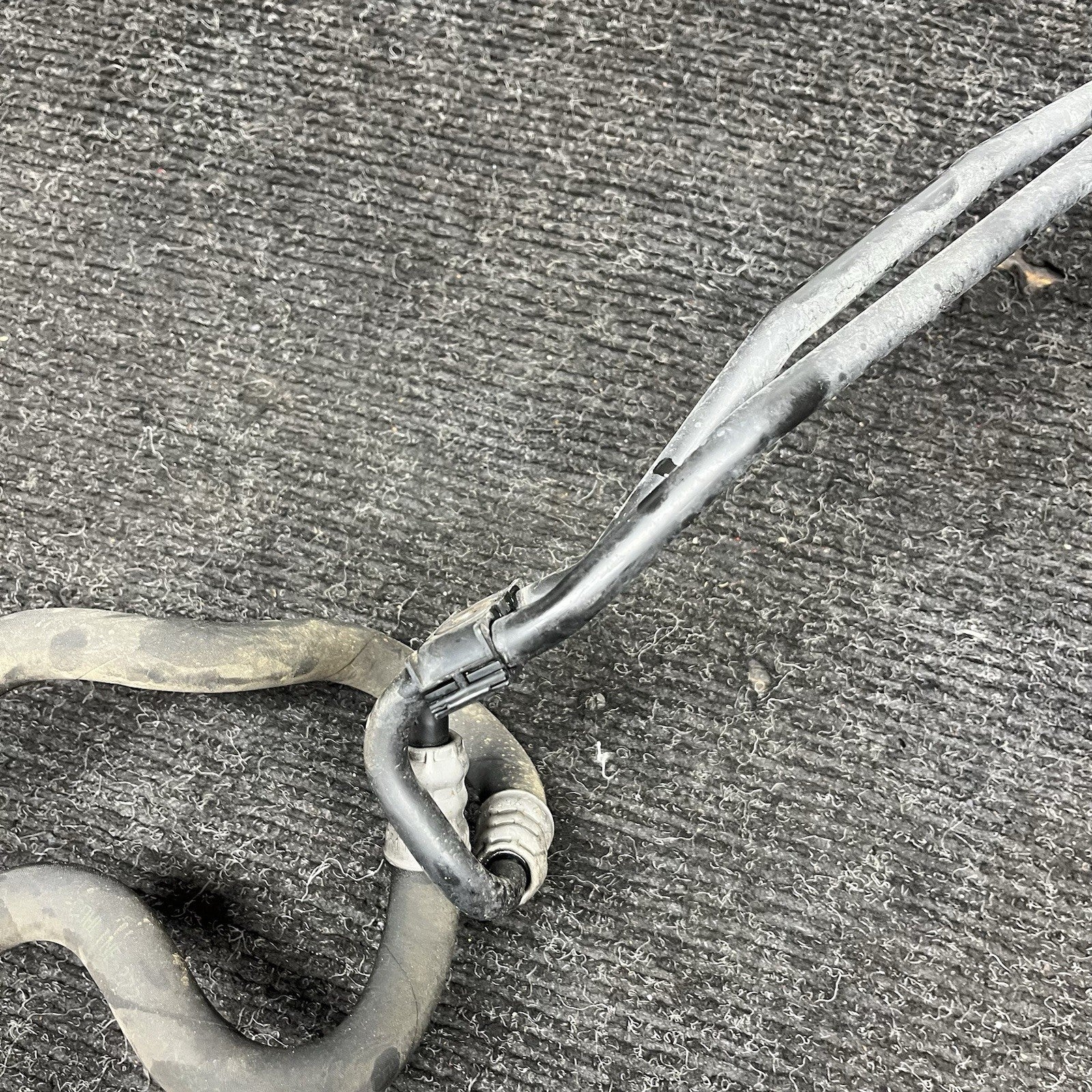 ☑️ BMW E90 E92 E91 328i N52 Automatic Transmission Oil Cooler Lines RWD OEM