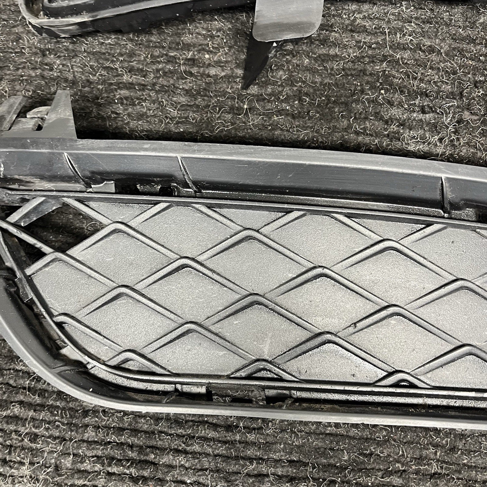 ☑️ 11-14 BMW X3 F25 FRONT LEFT & RIGHT LOWER BUMPER GRILLE TRIM SET 2 (FOR PDC)