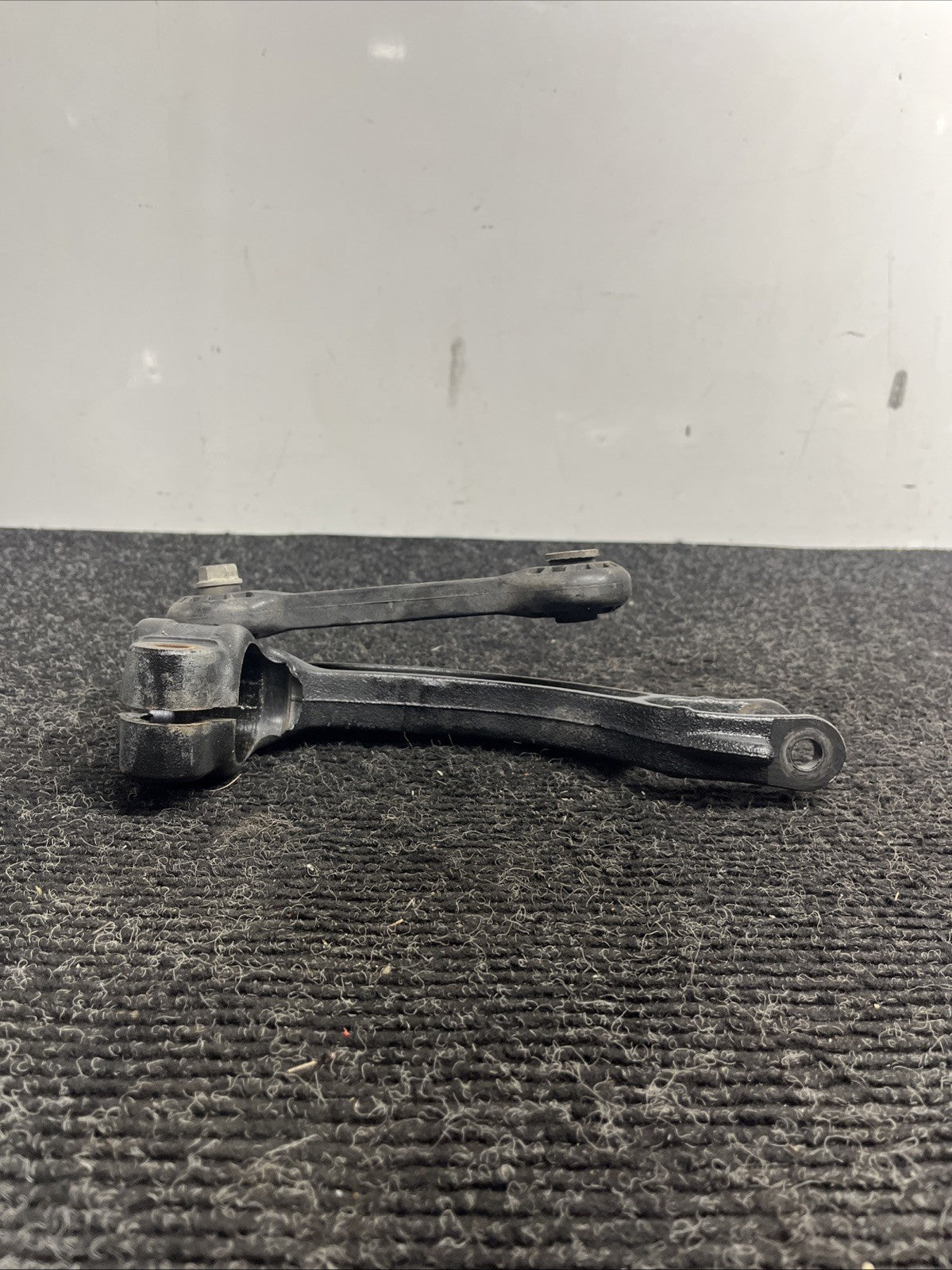 ☑️ 12-18 OEM Audi A6 A7 S6 S7 Front Left Driver Side Strut Fork Mount