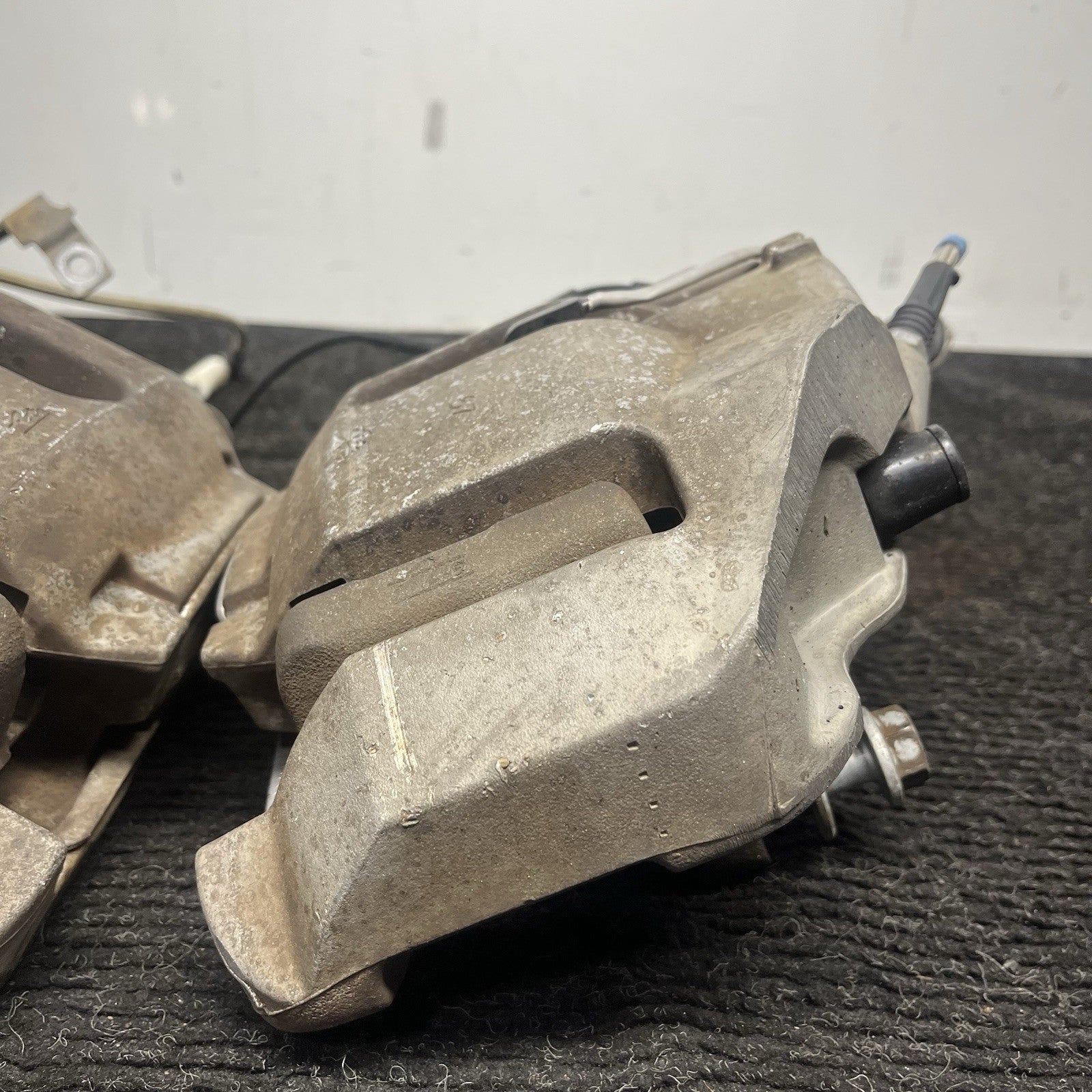 ☑️ 06-11 E90 E91 E92 E93 E84 335 BMW 335d Front Brake Caliper Set OEM
