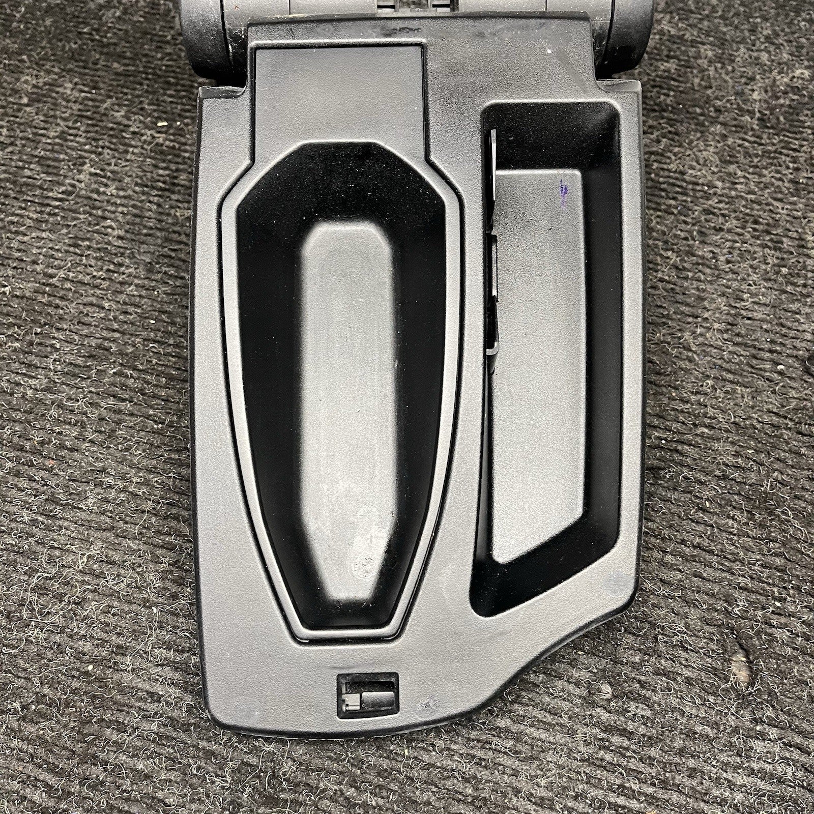 ☑️ 08-13 OEM BMW E88 E82 Center Console Armrest Tray Black Leather