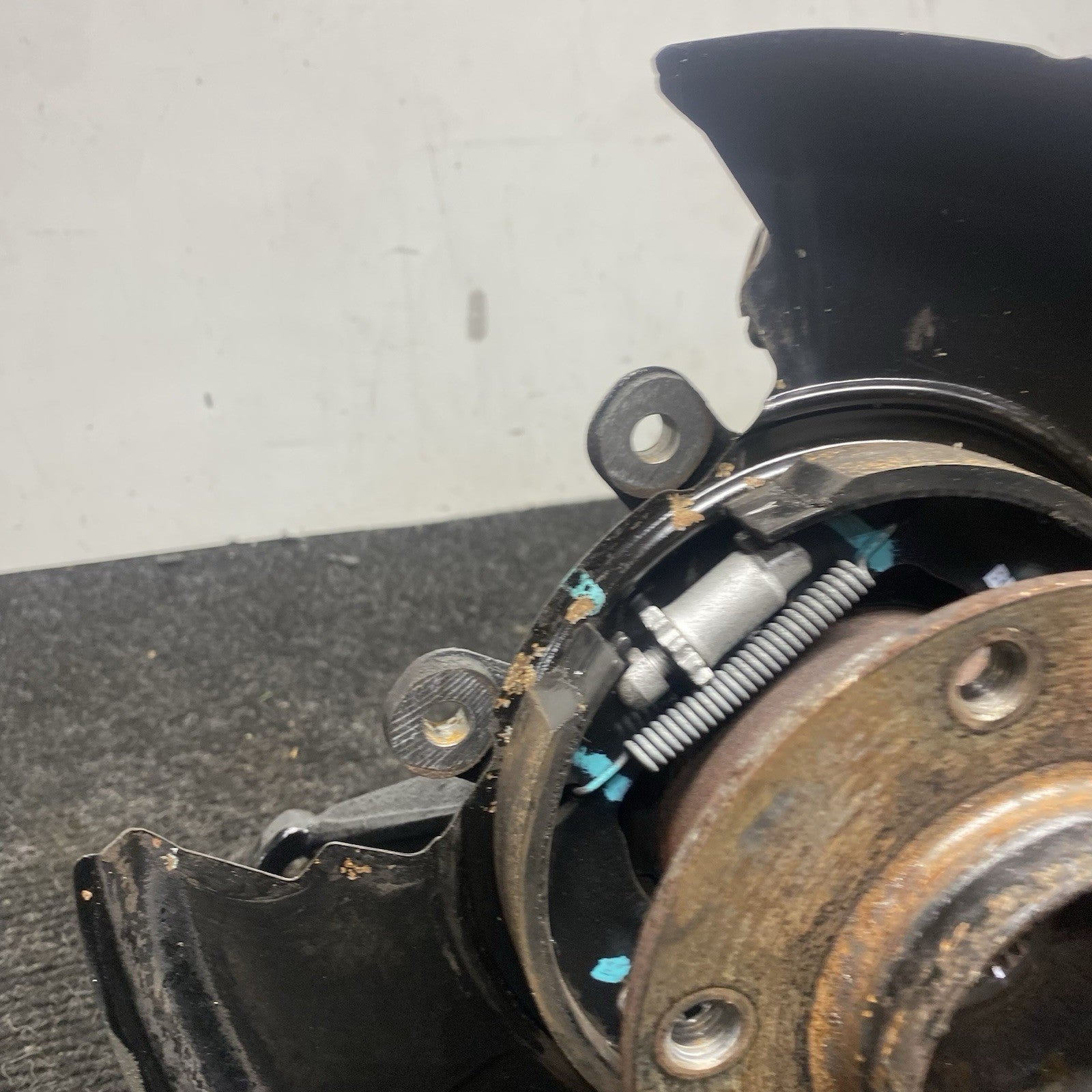 ☑️ 03-08 BMW E85 E86 Z4 Rear Right Passen Side Spindle Knuckle Hub w/ Shield OEM