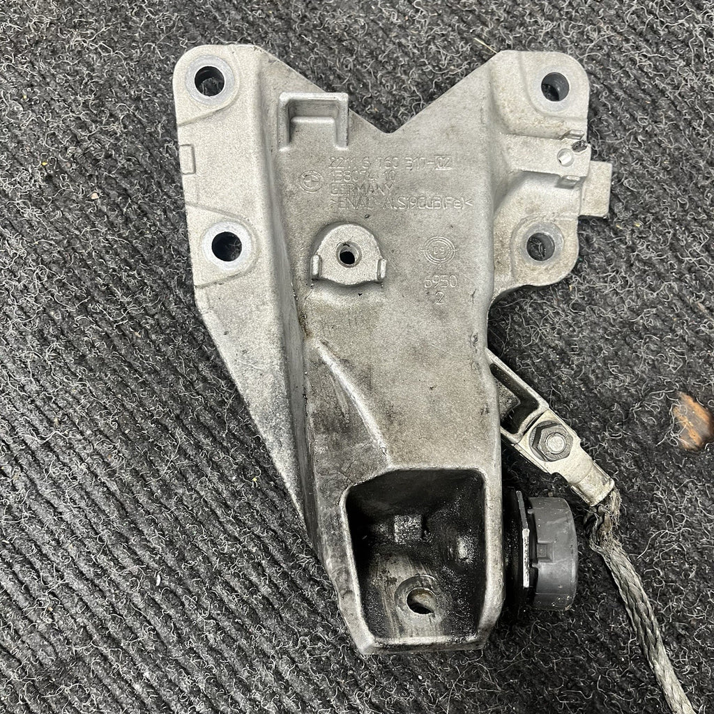 ☑️ BMW E90 E91 E92 Engine Mount Bracket Left N54 6760317 Motor Mount Bracket
