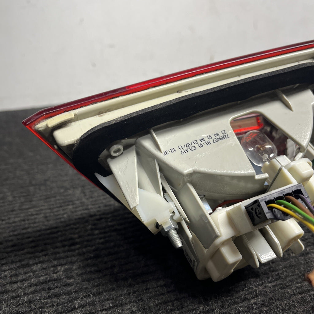 ☑️ 09-11 OEM BMW E90 LCI Sedan Rear Left Driver Side Inner Tail Light Trunk Lid
