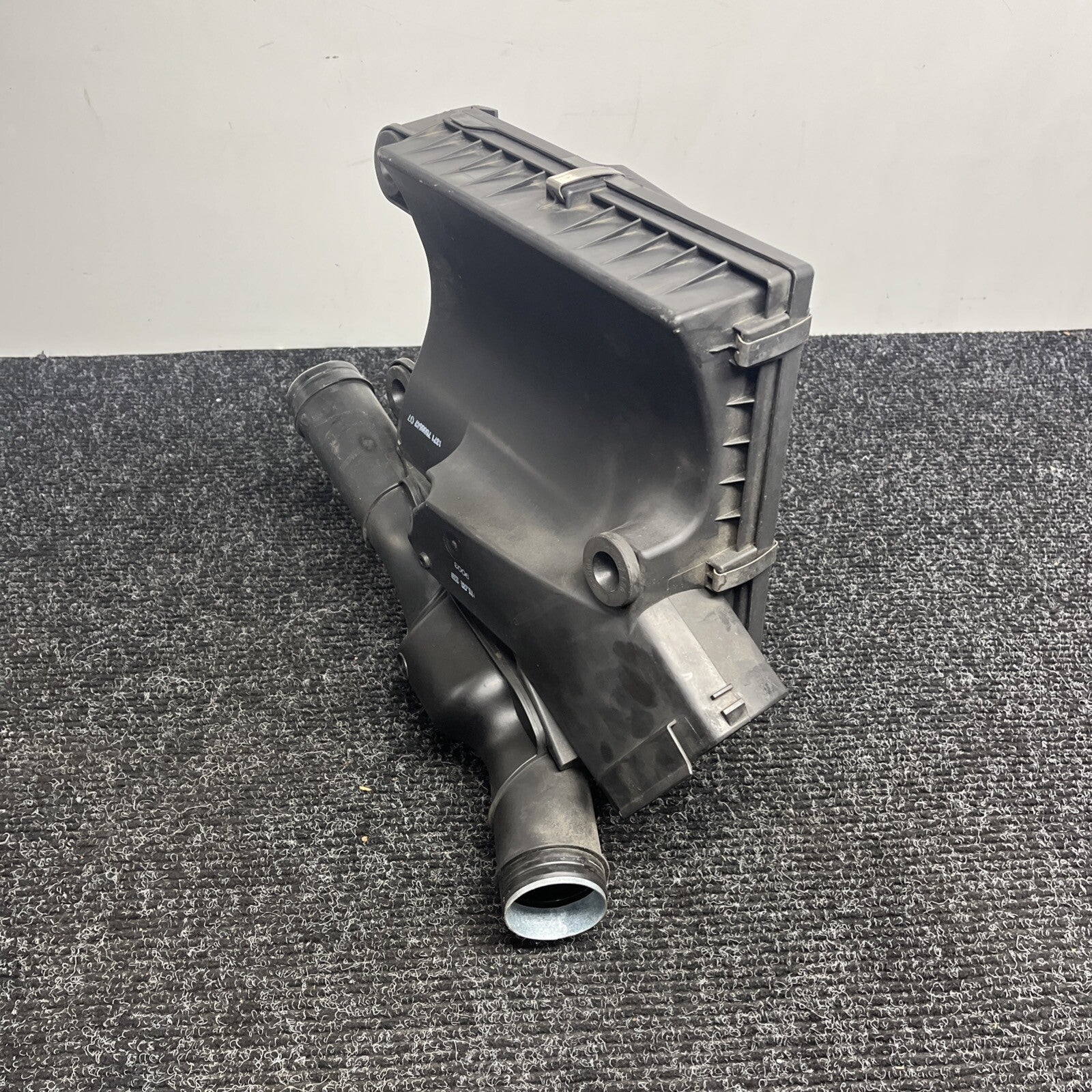 ☑️ 08-13 BMW 128i 135i E82 E88 AIR FILTER CLEANER INTAKE BOX OEM