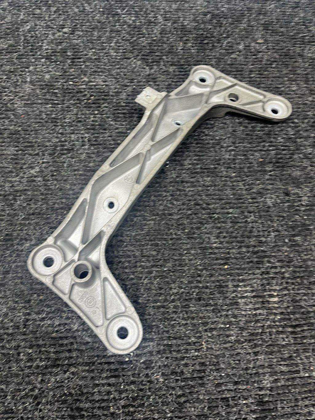 ☑️ 06-13 BMW E92 335i Automatic DCT Transmission Mount Bracket Support OEM