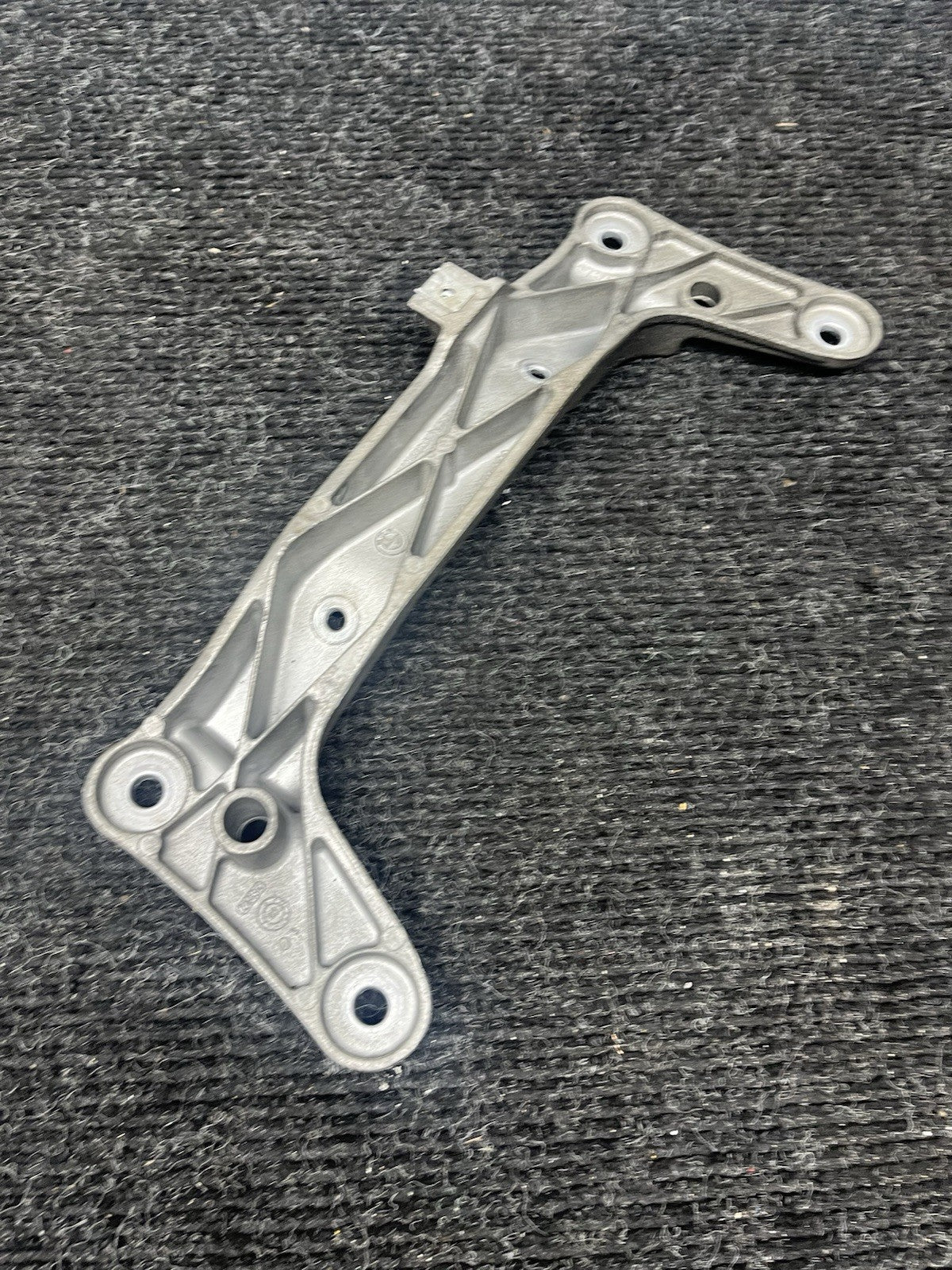 ☑️ 06-13 BMW E92 335i Automatic DCT Transmission Mount Bracket Support OEM