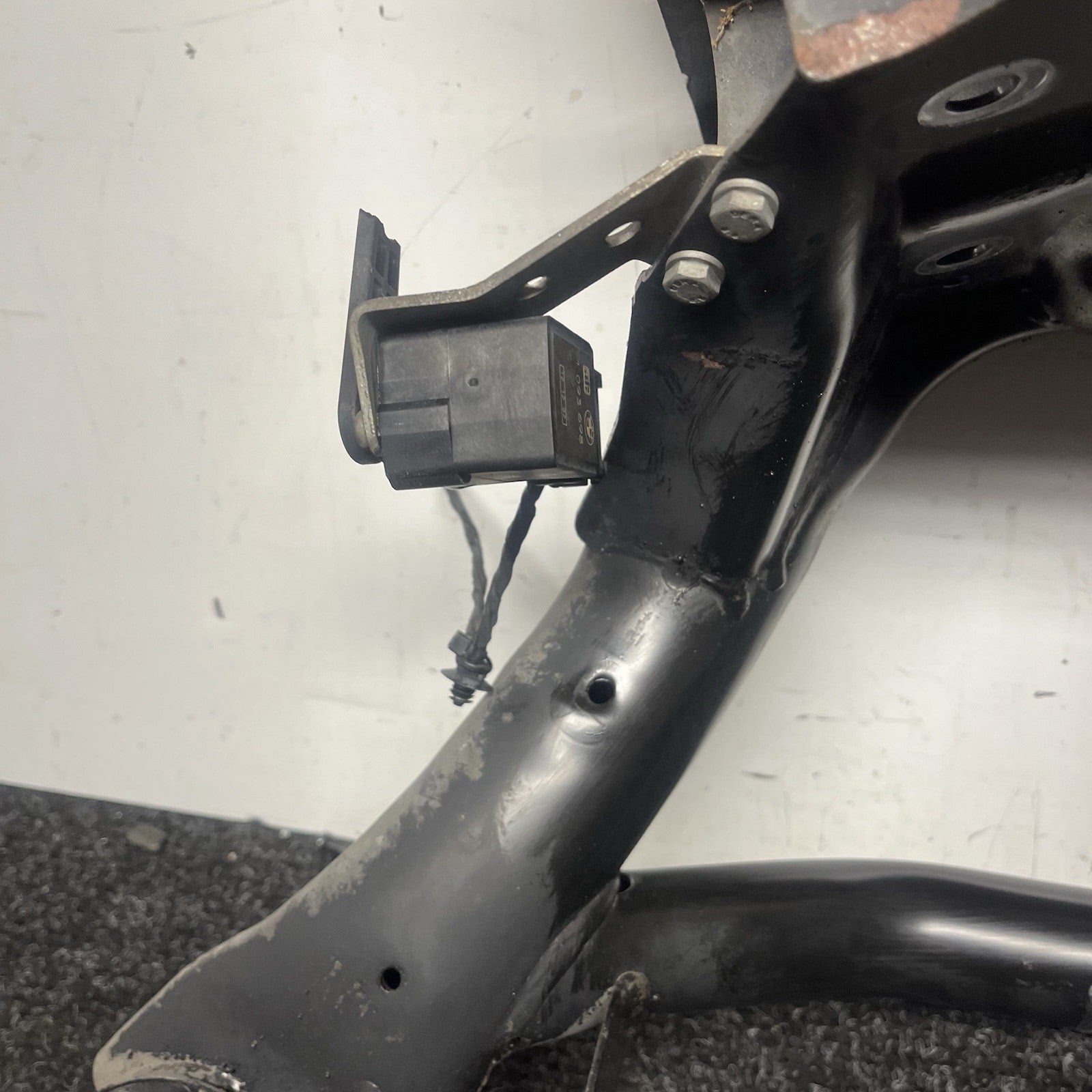 ☑️ 2003-2008 BMW E85 Z4 Convertible Rear Axle Subframe Crossmember Carrier OEM