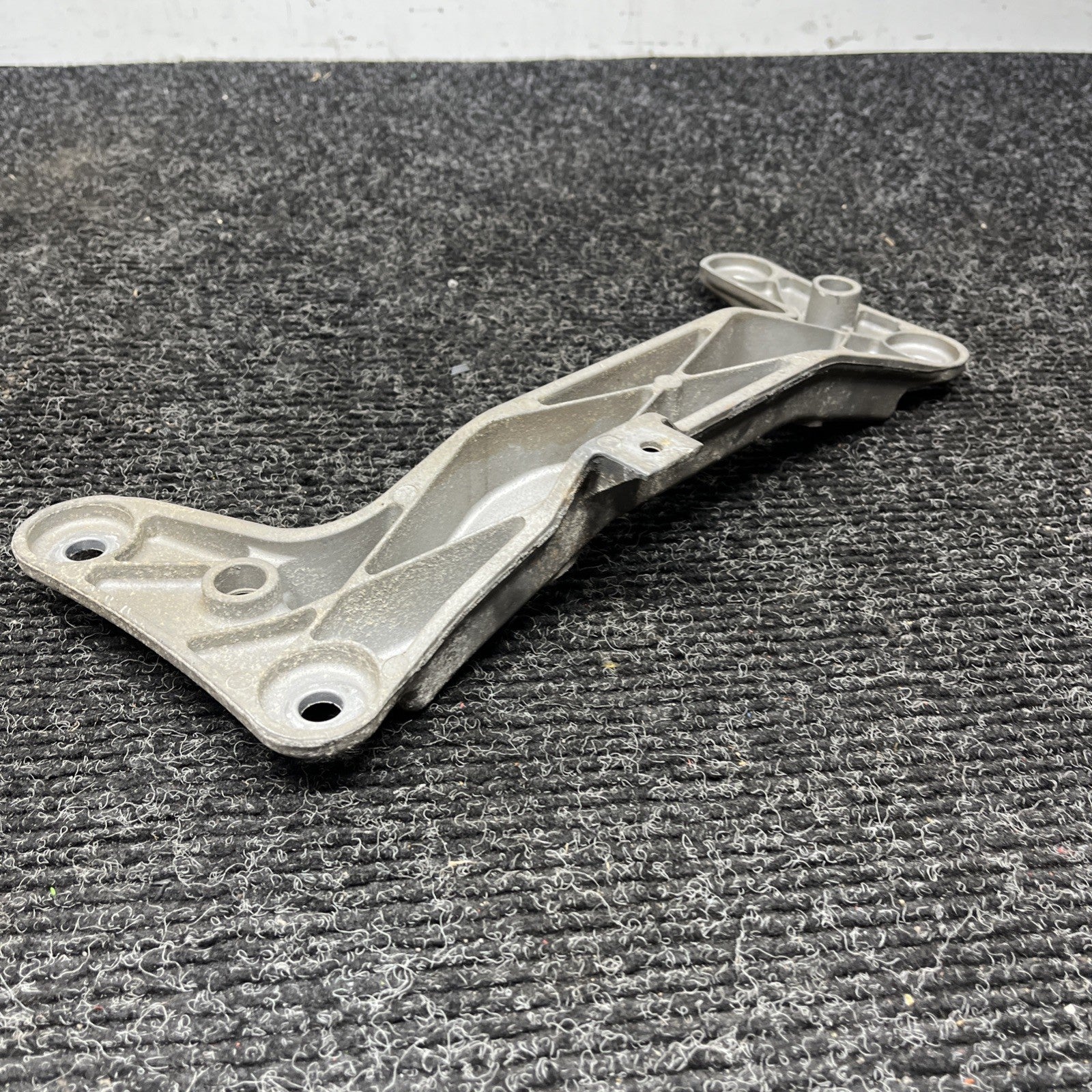 ☑️ BMW E90 E92 1/3 Series Auto Transmission Gearbox Support Mount Bracket OEM