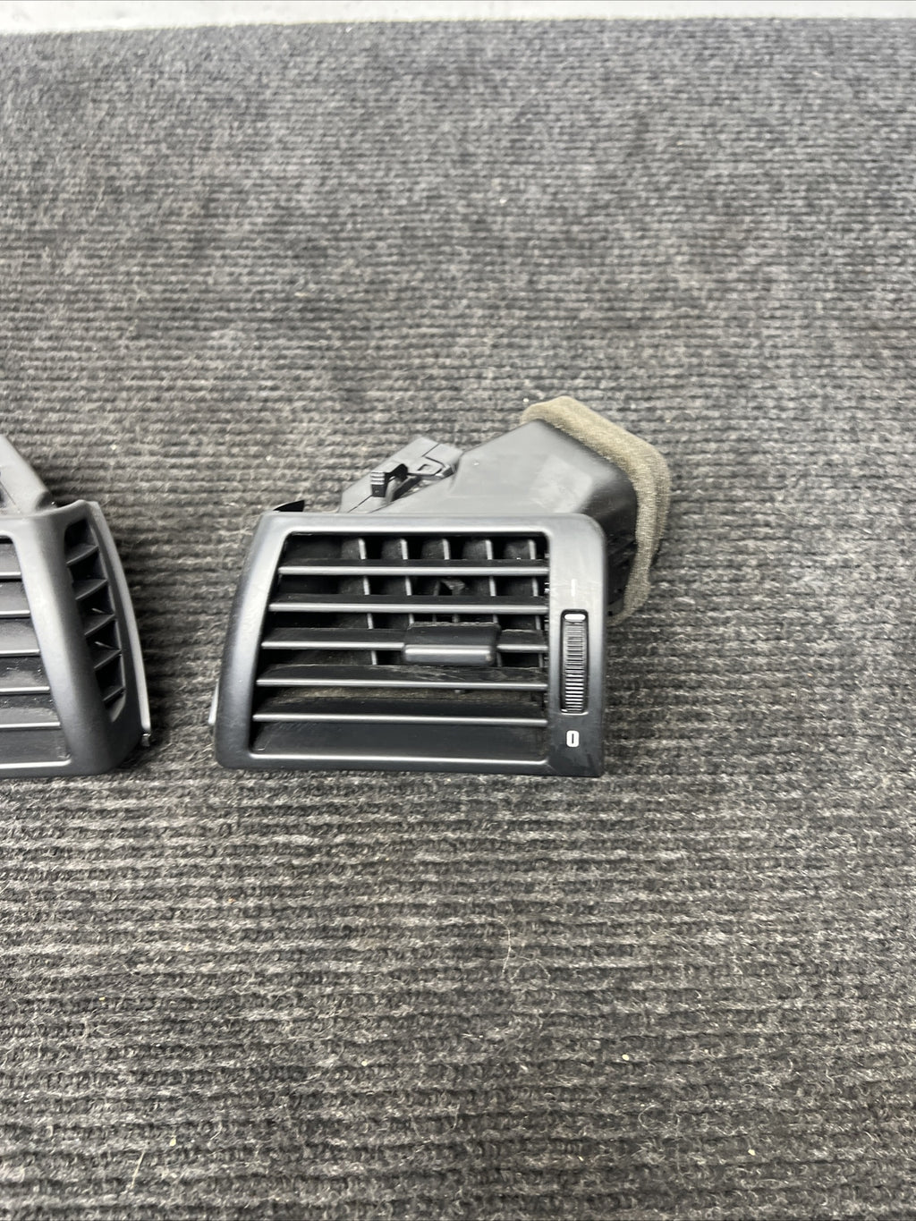 98-05 BMW E46 M3 3 SERIES FRONT L/R DASH END VENTS AC VENT AIR VENT OEM