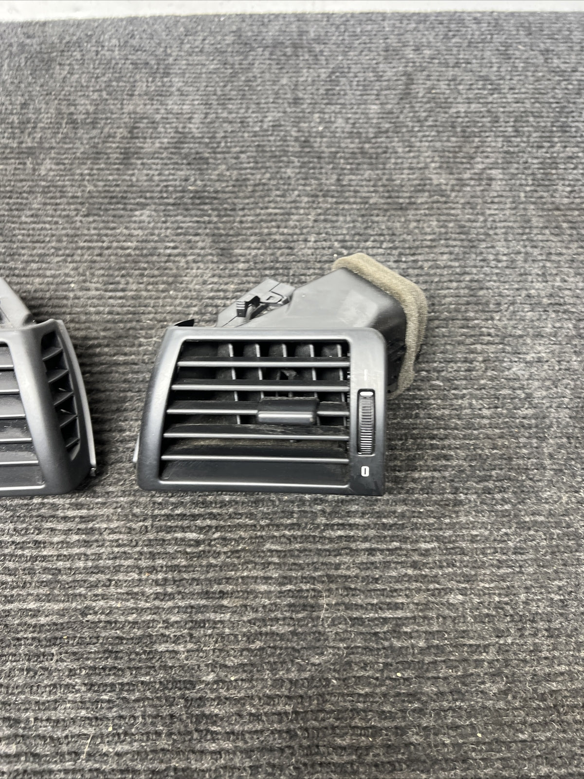 98-05 BMW E46 M3 3 SERIES FRONT L/R DASH END VENTS AC VENT AIR VENT OEM