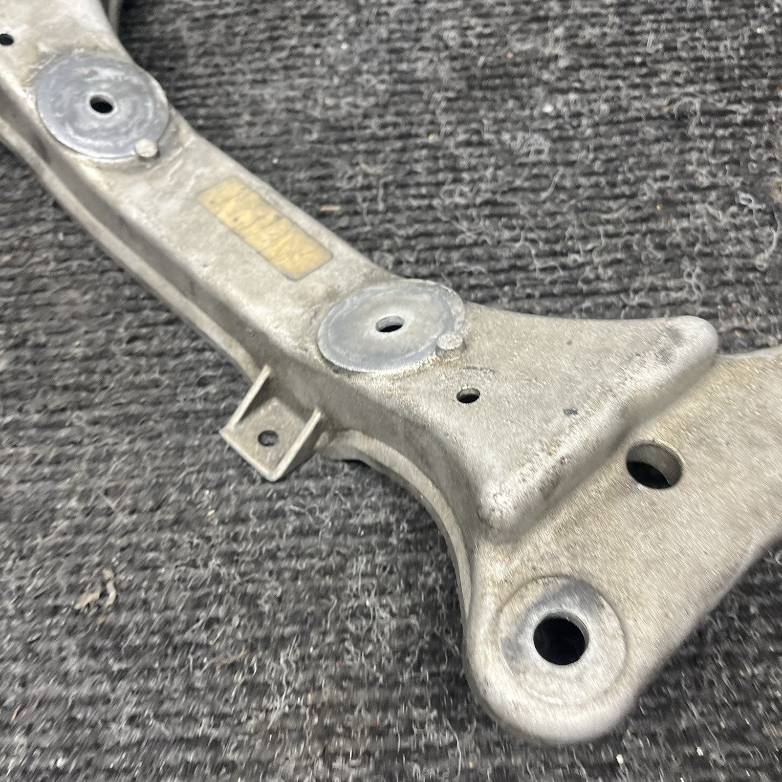 ☑️ 06-13 BMW E92 335i Automatic Transmission Mount Bracket Support OEM