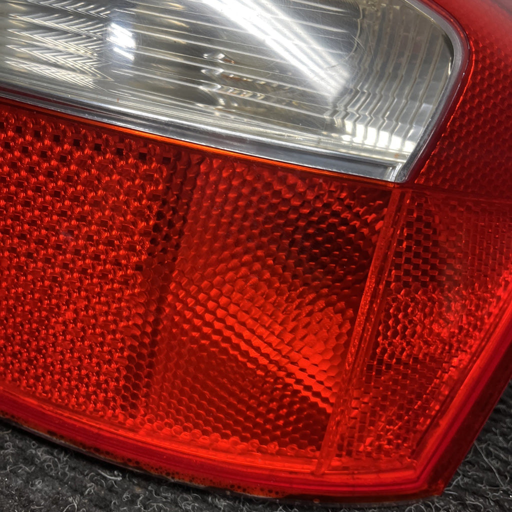 ☑️ 2002-2005 Audi A4 S4 Sedan 4 Door Right Passenger Side RH Tail Light OEM