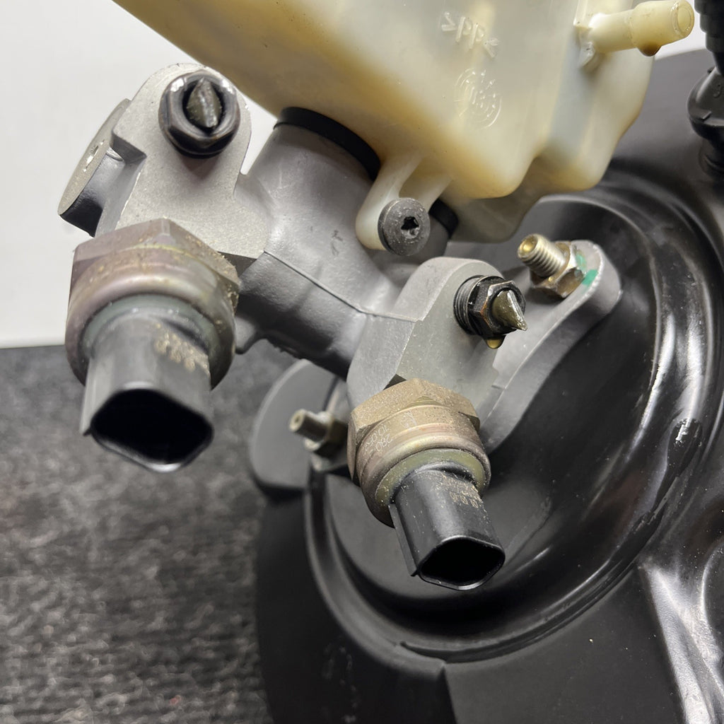 ☑️ 01-06 BMW E46 3-SERIES BRAKE MASTER CYLINDER BOOSTER FLUID RESERVOIR OEM