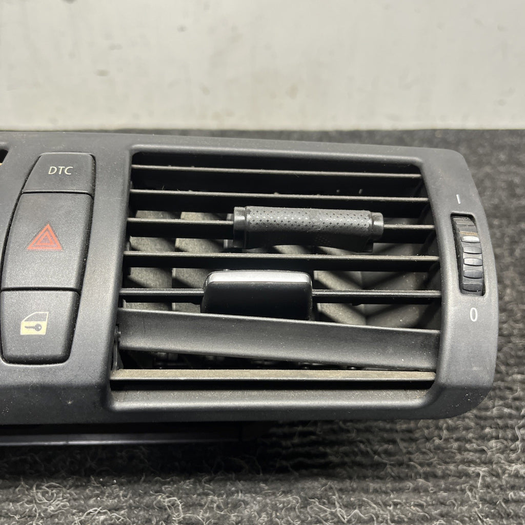 ☑️ 08-13 BMW 1-SERIES AIR GRILLE CENTER DASH VENT HAZARD TRIM 64227059189 OEM