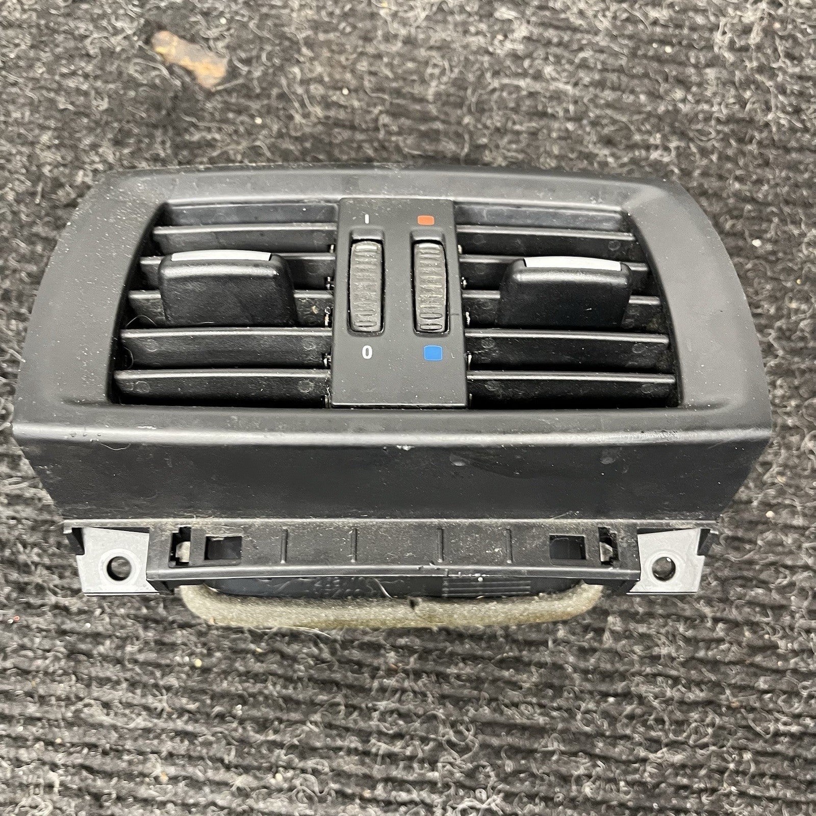 ☑️ 11-18 BMW X3 Rear Center Console Air Conditioning Vent Grille OEM 9200888