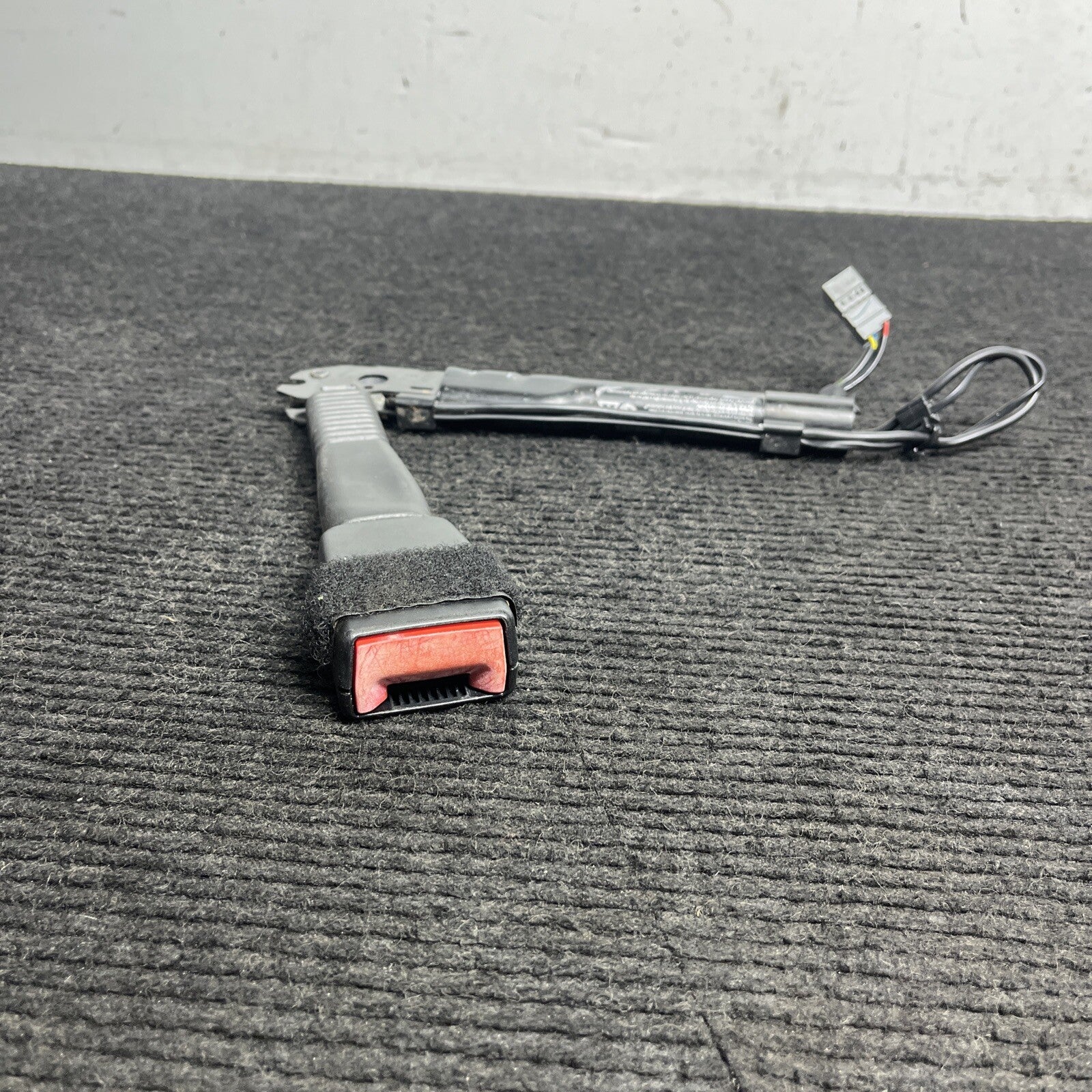 ☑️ 06-13 OEM BMW E82 E88 E90 E92 Right Passenger Seat Belt Buckle Tensioner