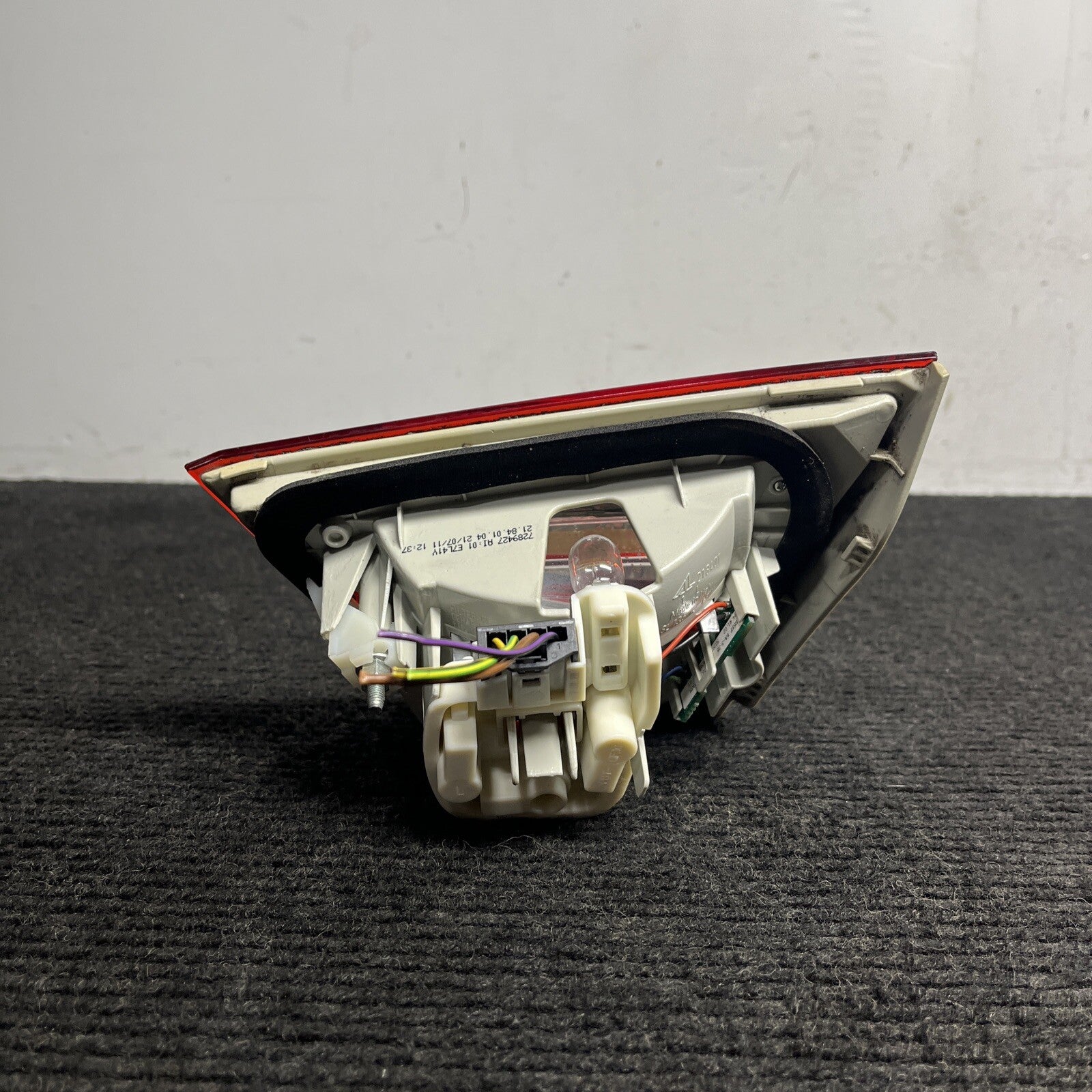 ☑️ 09-11 OEM BMW E90 LCI Sedan Rear Left Driver Side Inner Tail Light Trunk Lid