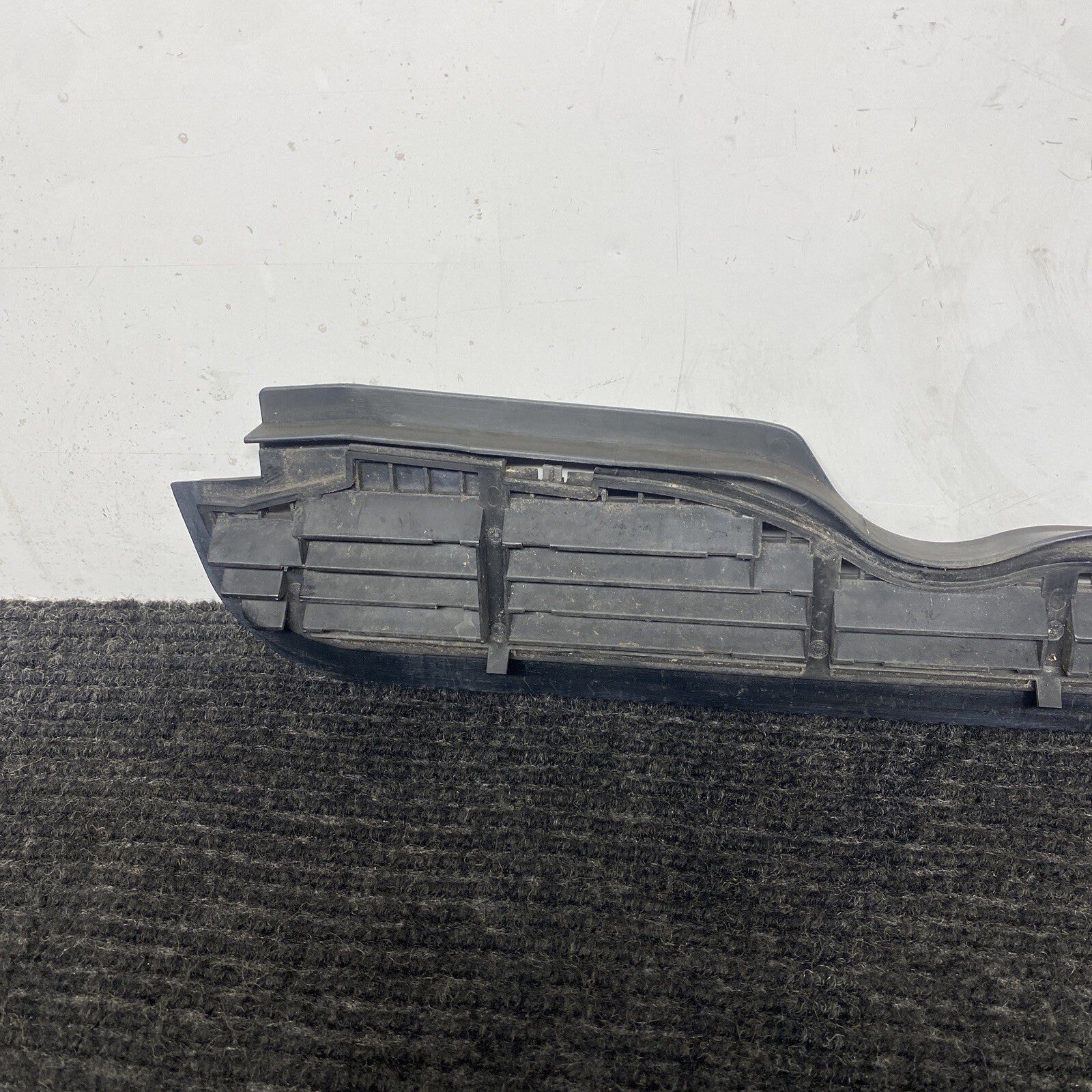 ☑️1991-1999 BMW E36 3 Series Exterior Hood Center Bonnet Cowl Grille OEM 1977679
