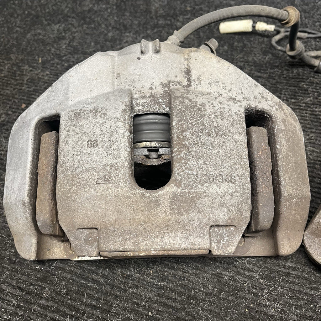 ☑️ 06-11 E90 E91 E92 E93 E84 335 Z4 BMW 335i Front Brake Caliper Set OEM
