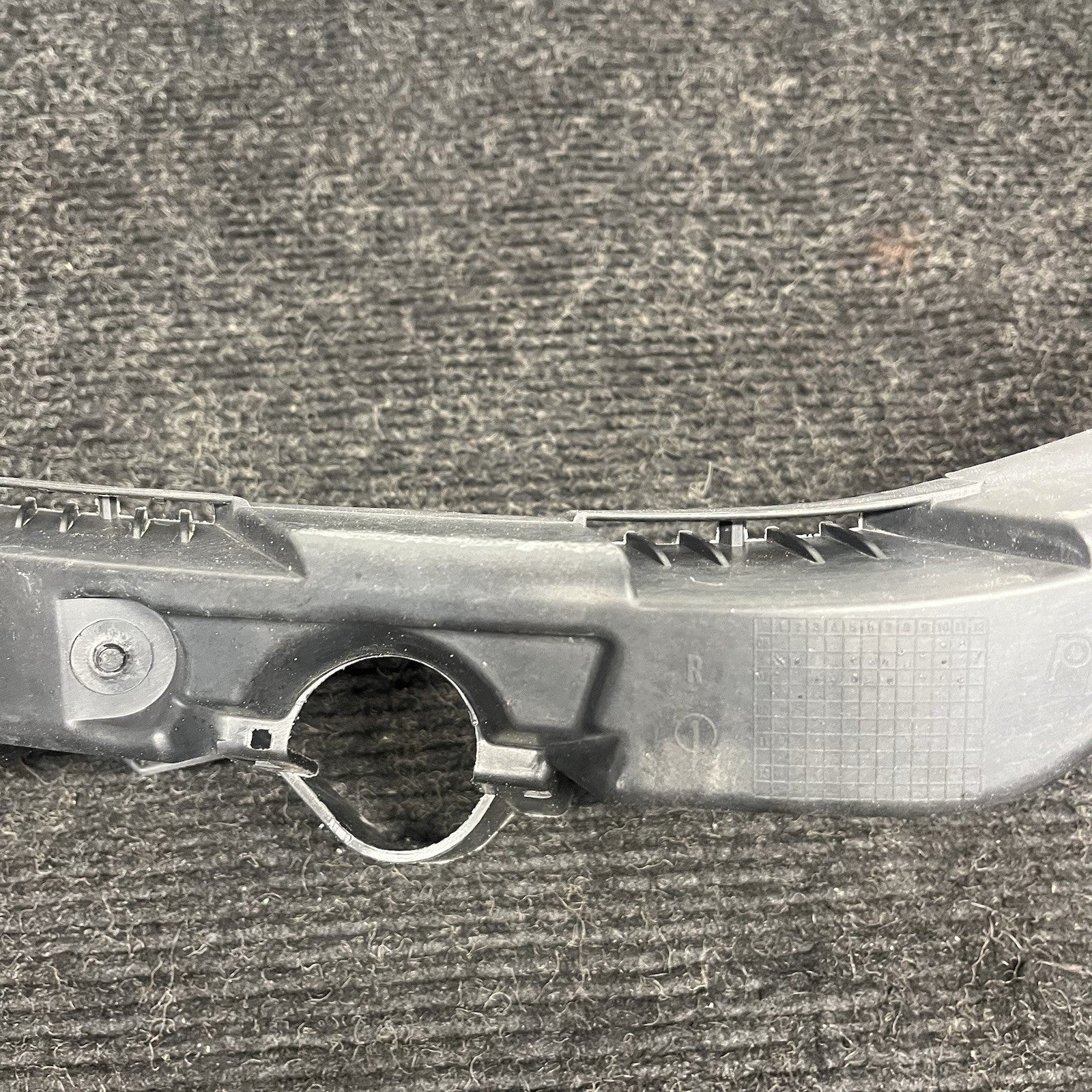 ☑️ 07-10 OEM BMW E92 E93 328 335 Right Passenger Headlight Bracket Carrier Mount