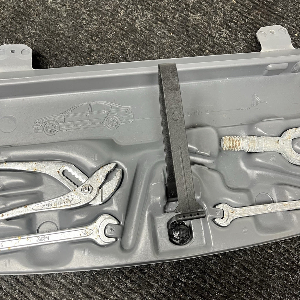 ☑️ 01-06 BMW E46 CONVERTIBLE SPARE TIRE TOOL KIT W CASE 1096200 OEM