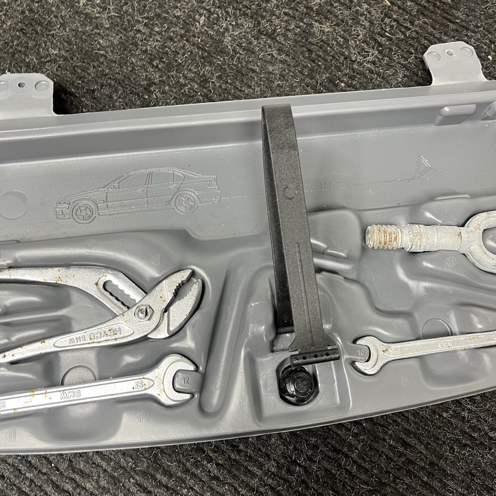 ☑️ 01-06 BMW E46 CONVERTIBLE SPARE TIRE TOOL KIT W CASE 1096200 OEM