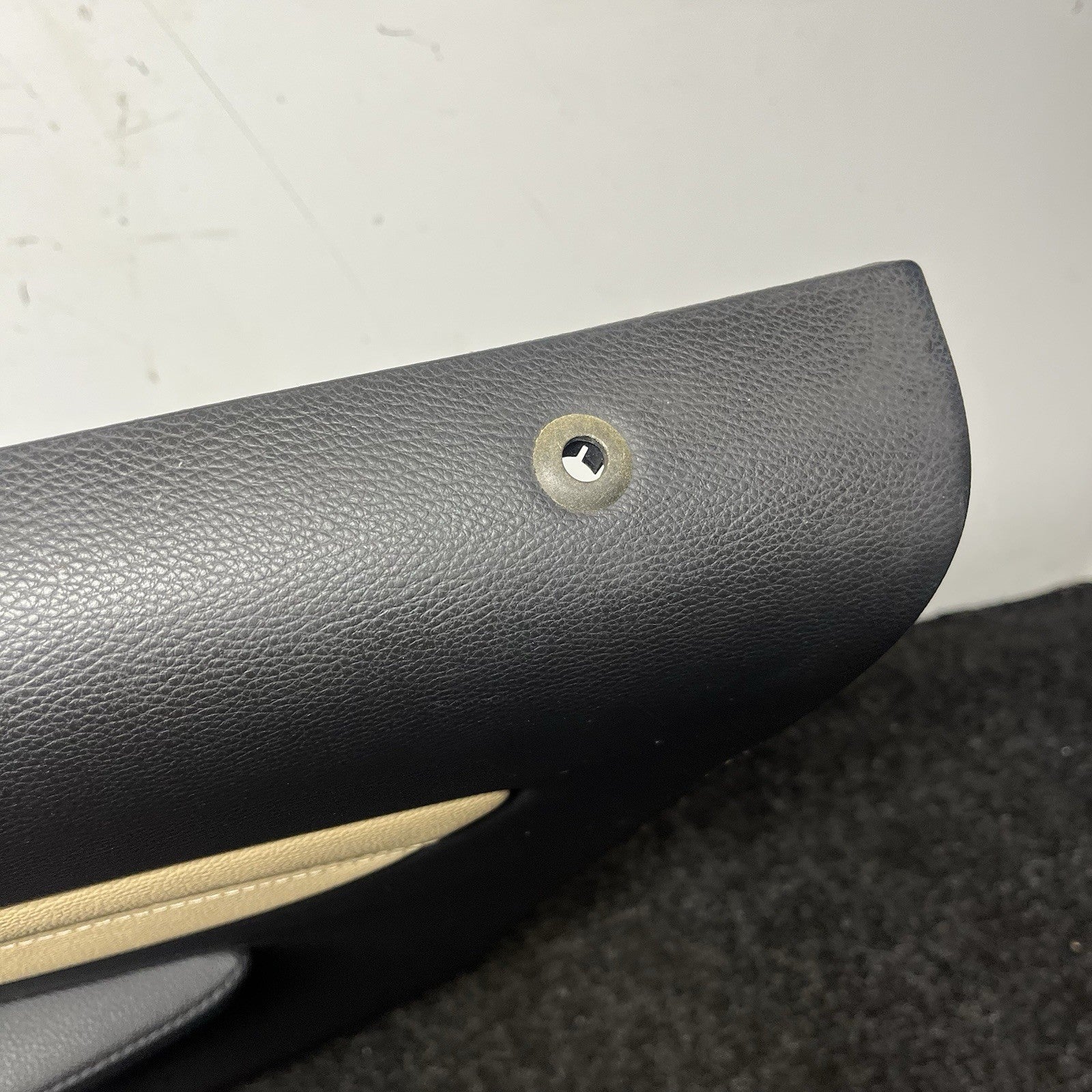 ☑️ 08-13 BMW E88 E82 135i 128i Front Passenger Door Card Panel Vinyl Oyster