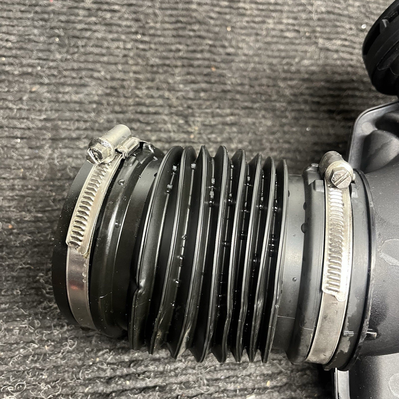 ☑️2016-2018 BMW F30 330I B48 2.0L FRONT ENGINE AIR INTAKE RESONATOR OEM 70604496