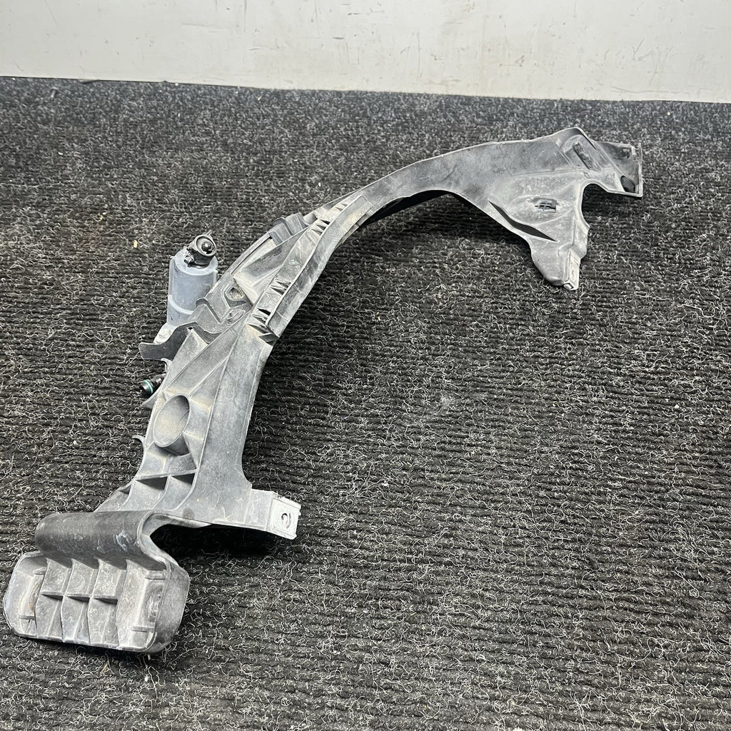☑️ 08-13 BMW E82 E88 135 Right Passenger Headlight Arm Bracket Mount