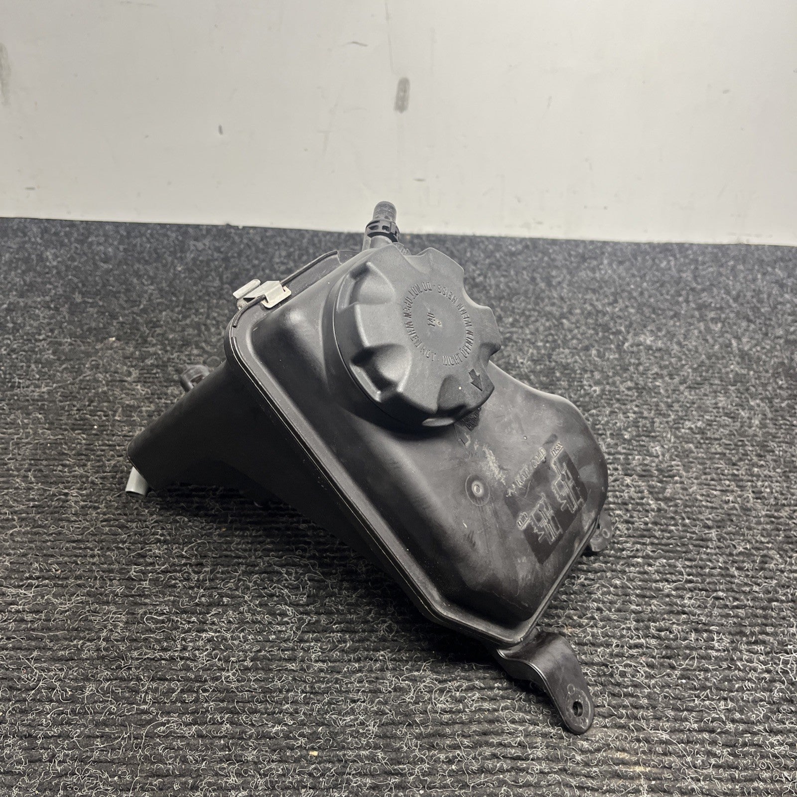 ☑️ 06-13 BMW E82 E88 E90 E92 E93 Radiator Expansion Tank Coolant Reservoir OEM