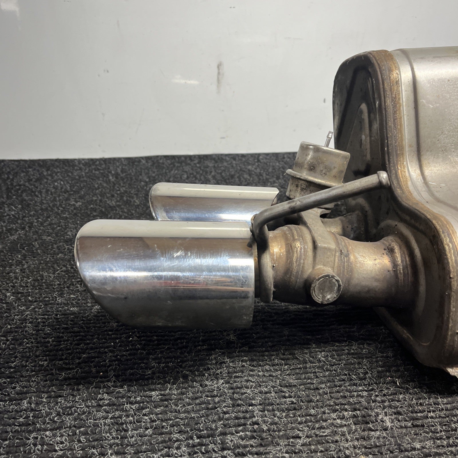 ☑️ 14-19 Ghibli 3.0L Motor Engine Passenger Side Right Exhaust Muffler OEM