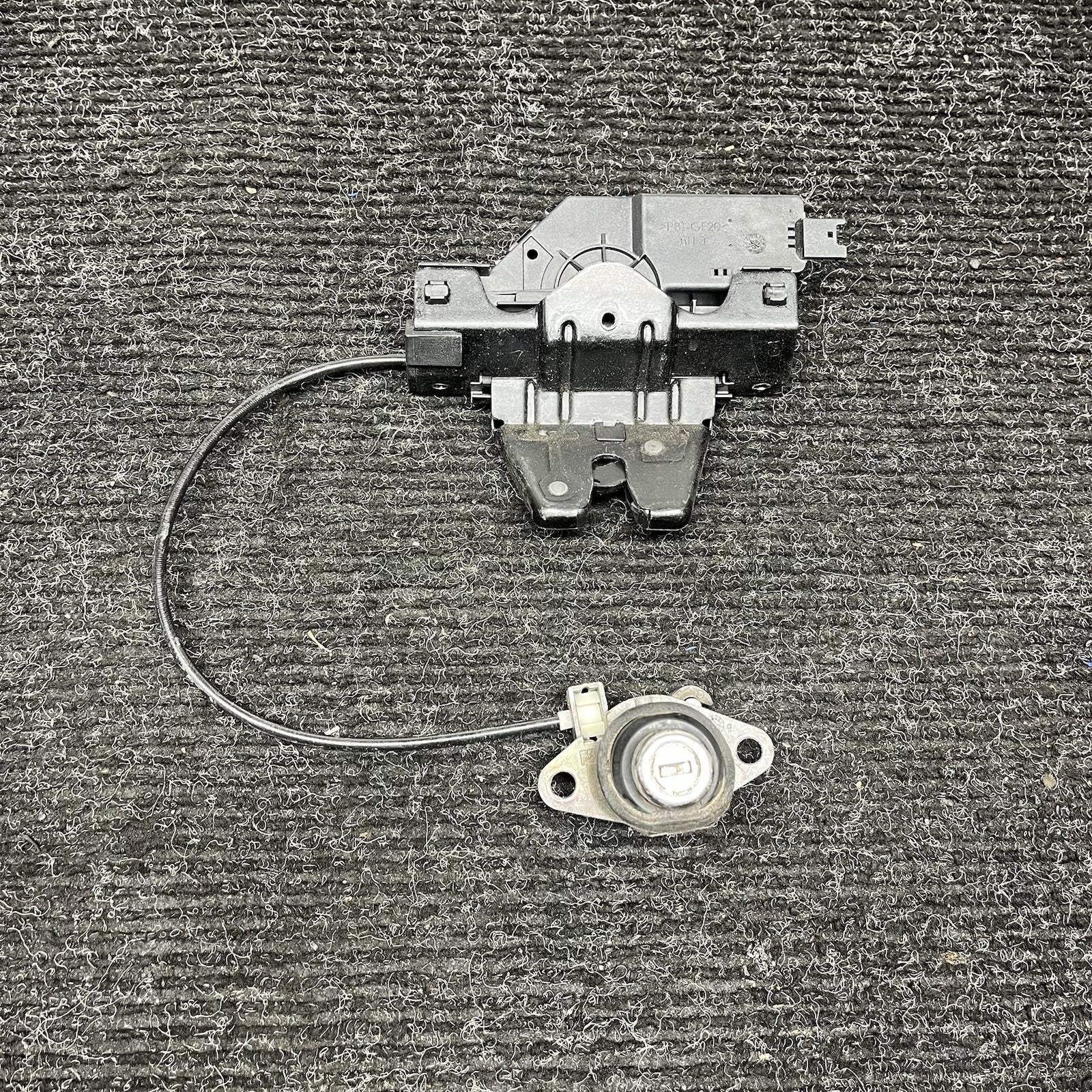 ☑️ BMW E46 M3 330i 325i 323i REAR TRUNK RELEASE LOCK LATCH MECHANISM OEM