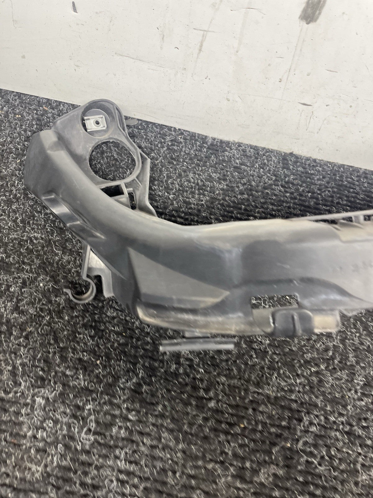 ☑️ 07-10 BMW E92/3 335 PreLci Front Right Passenger Headlight Arm Bracket Mount