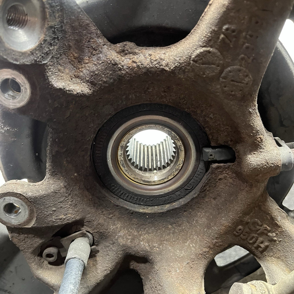 ☑️ 07-13 BMW E82 E88 E90 E92 E93 Rear Passenger Hub Spindle Bearing Knuckle OEM
