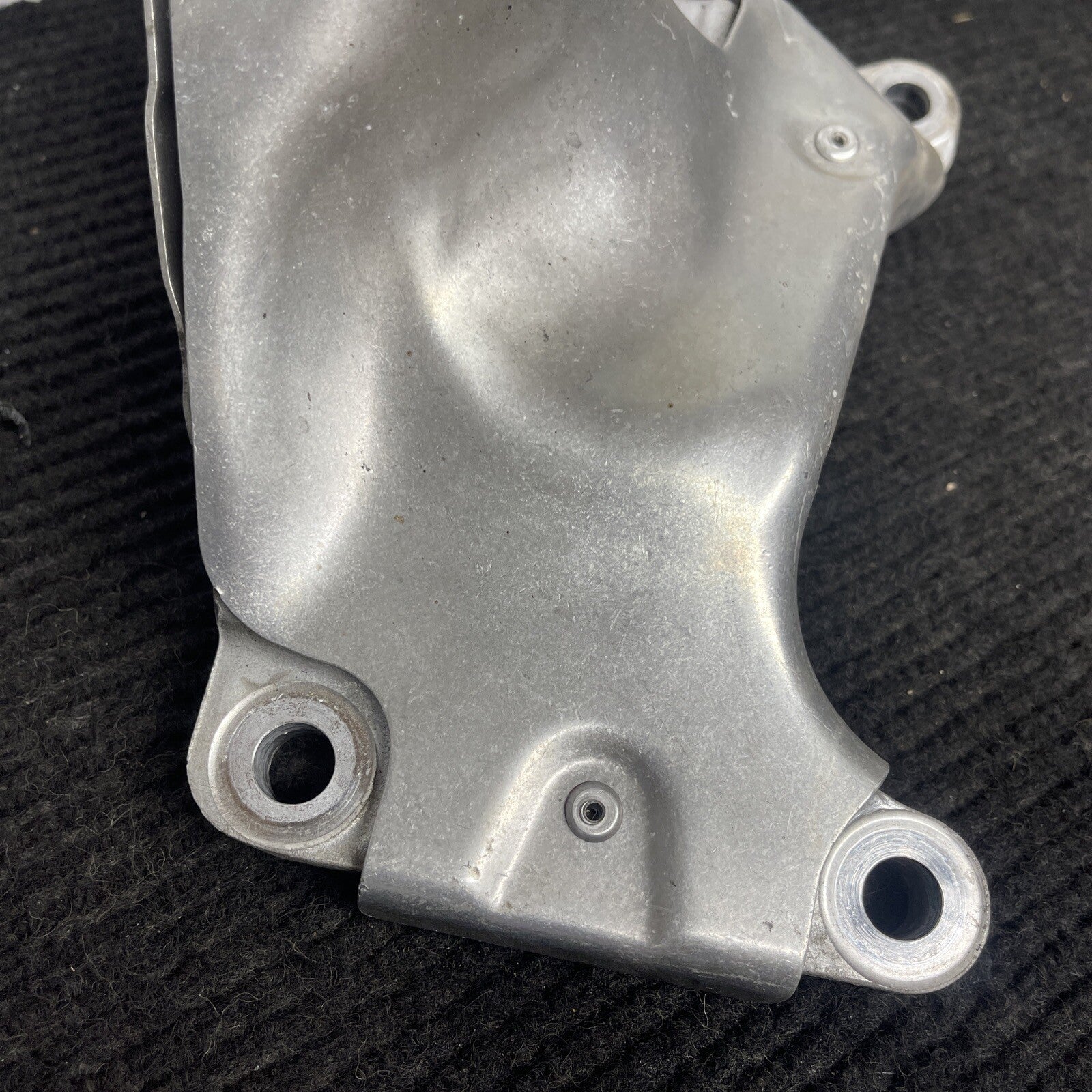 07-11 BMW E82 E88 E90 E92 135I 335I N54 Z4 RIGHT PASSENGER ENGINE MOUNT BRACKET