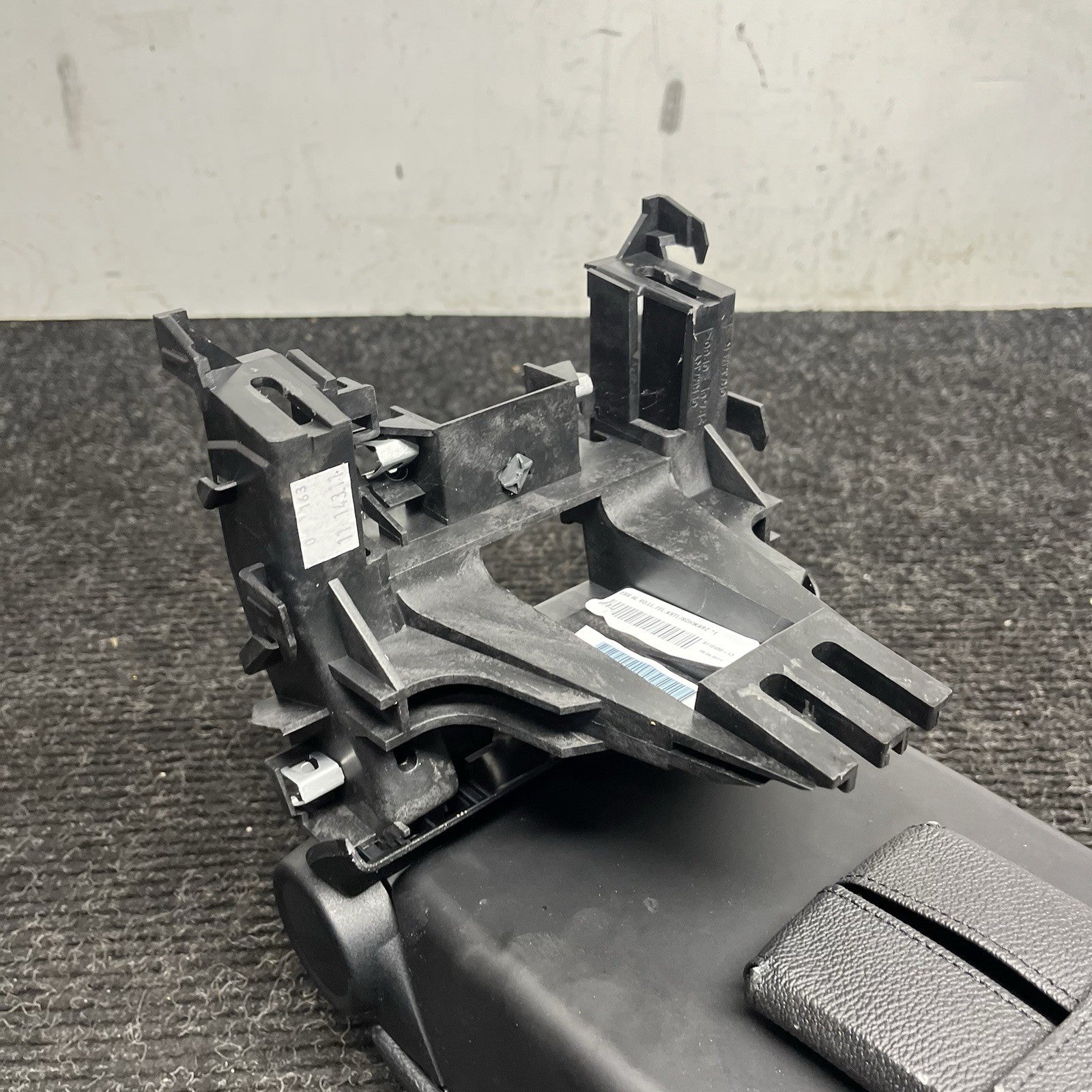 ☑️ 08-13 OEM BMW E88 E82 Center Console Armrest Tray Black Leather
