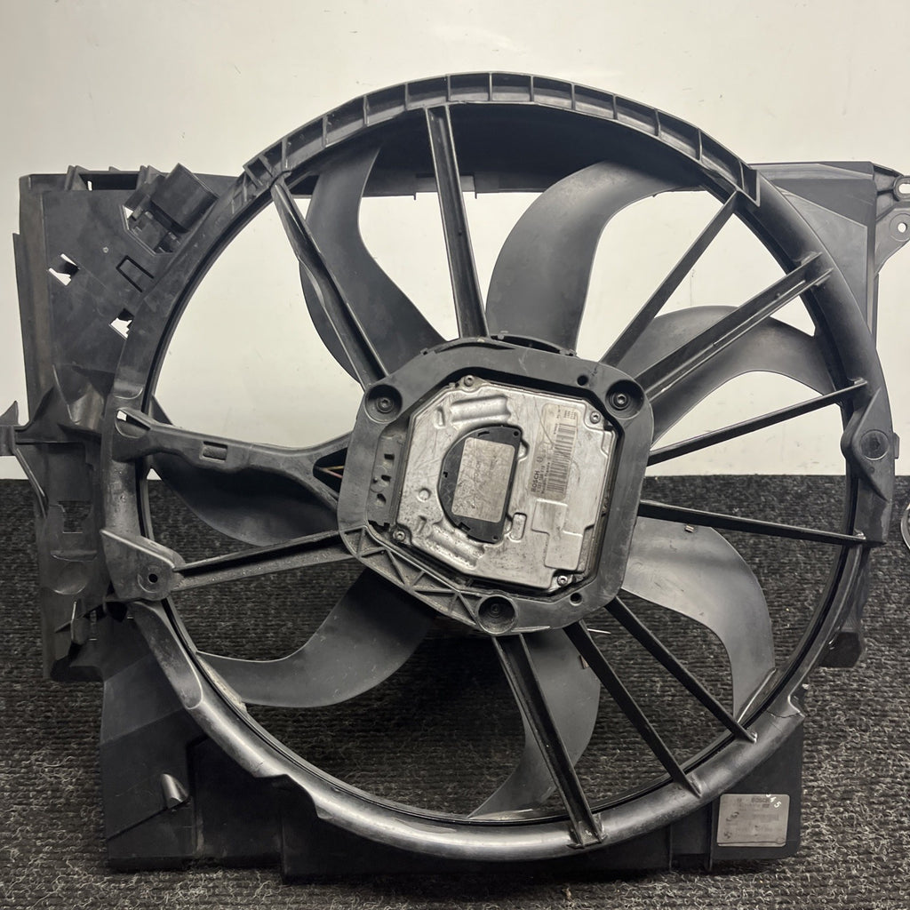 ☑️ 07-13 OEM BMW E88 E90 E92 N54 N55 Engine Radiator Cooling Fan *Cracked* 600W