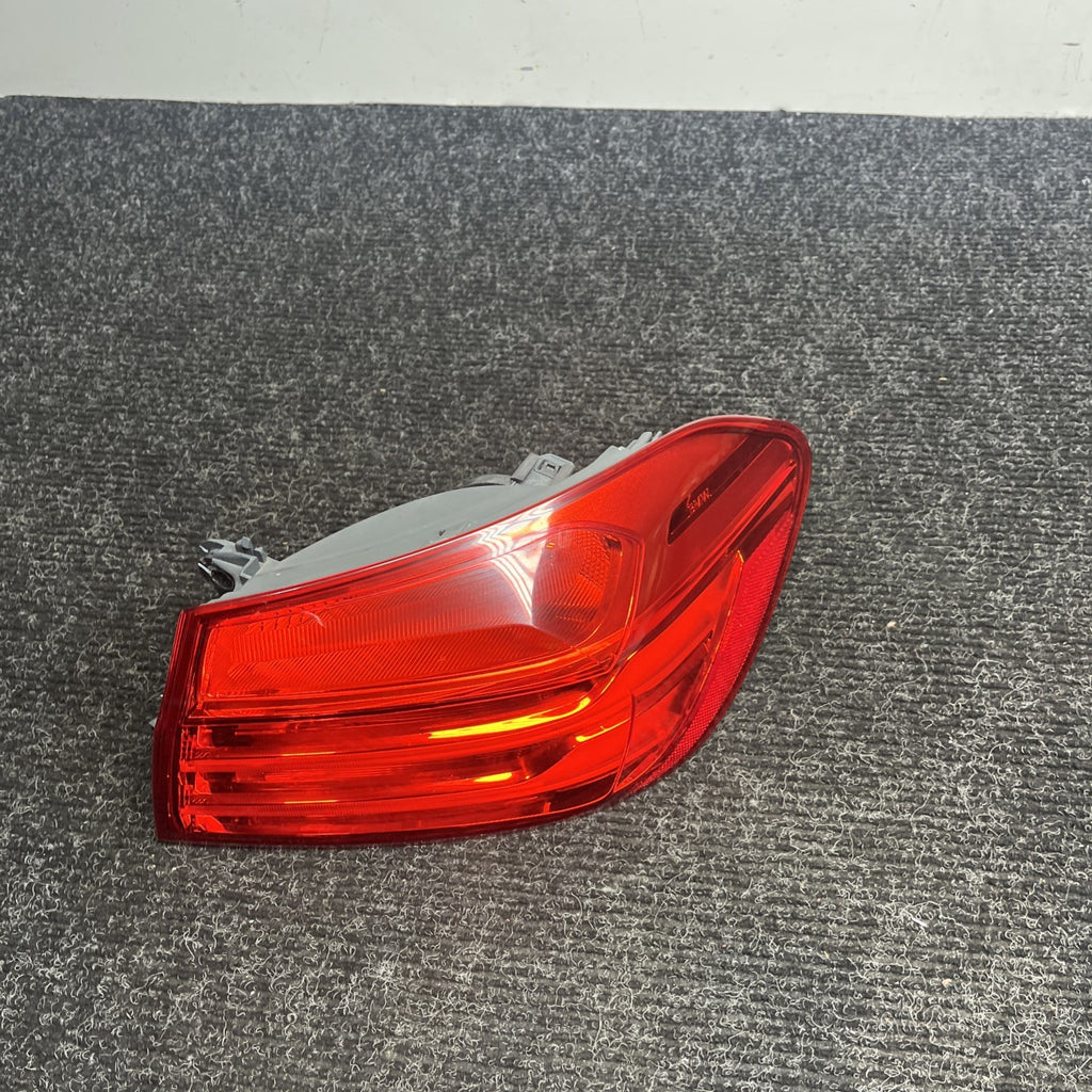 ☑️14-17 OEM BMW F32 F82 F83 M4 430i Rear Right Passenger Side Outer Tail Light
