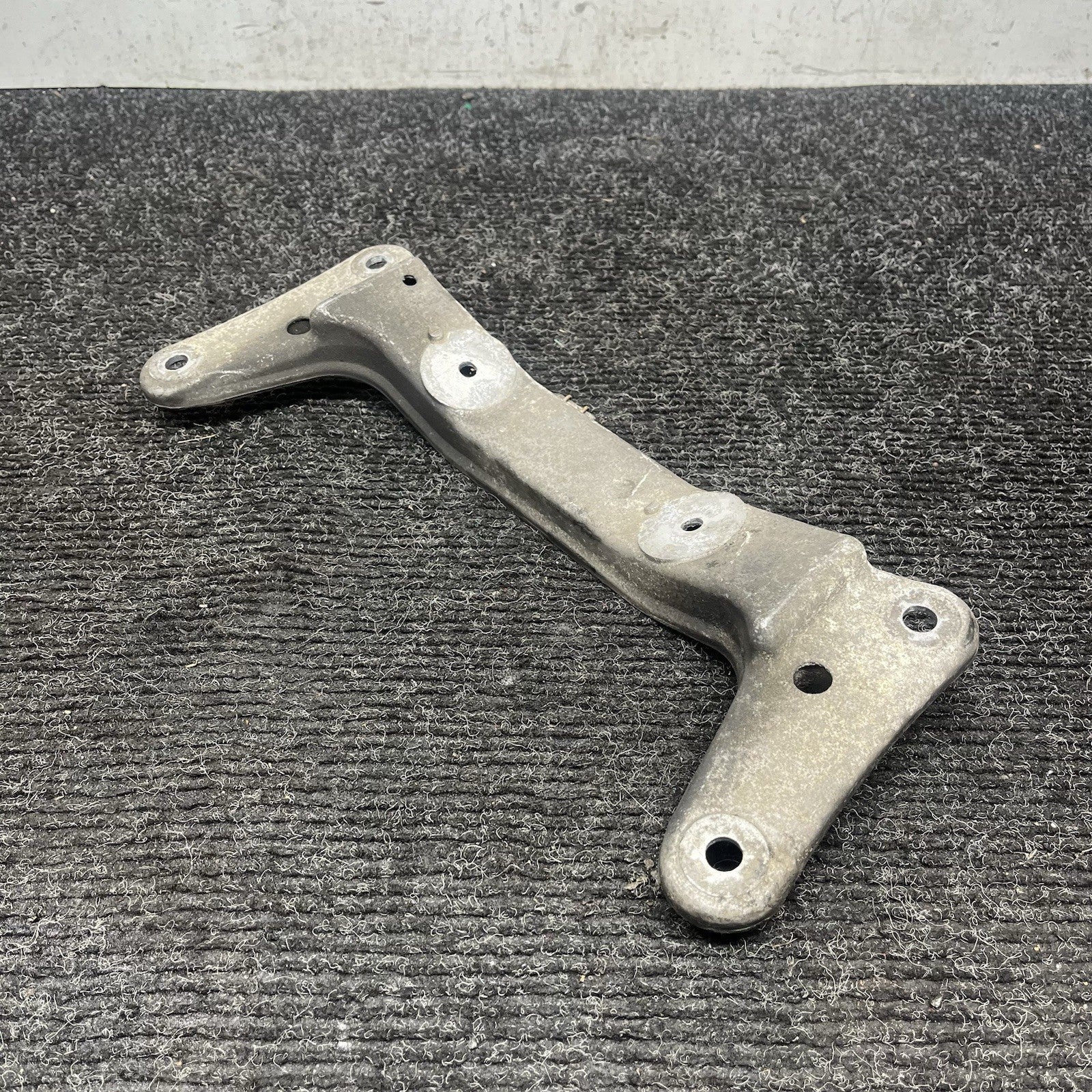 ☑️ 06-13 BMW E92 335i Automatic Transmission Mount Bracket Support OEM