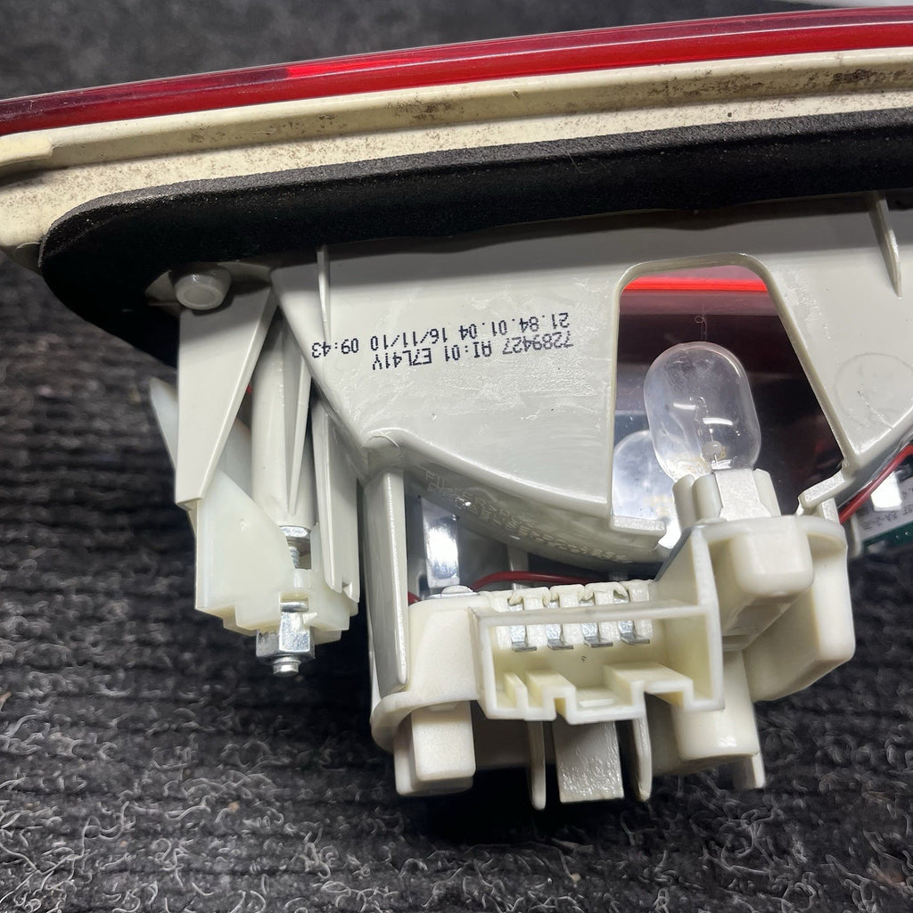 ☑️ 09-11 OEM BMW E90 LCI Sedan Rear Left Driver Side Inner Tail Light Trunk Lid