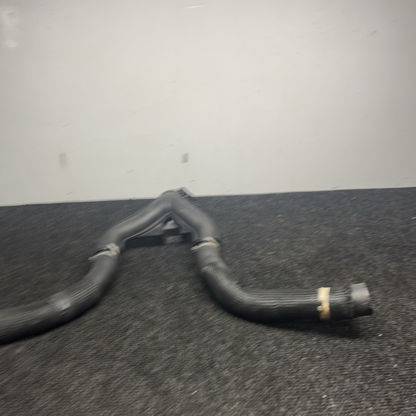 ☑️ 2013-2022 MASERATI LEVANTE 3.0L AIR INLET TUBE DUCT HOSE Y PIPE 670039138 OEM
